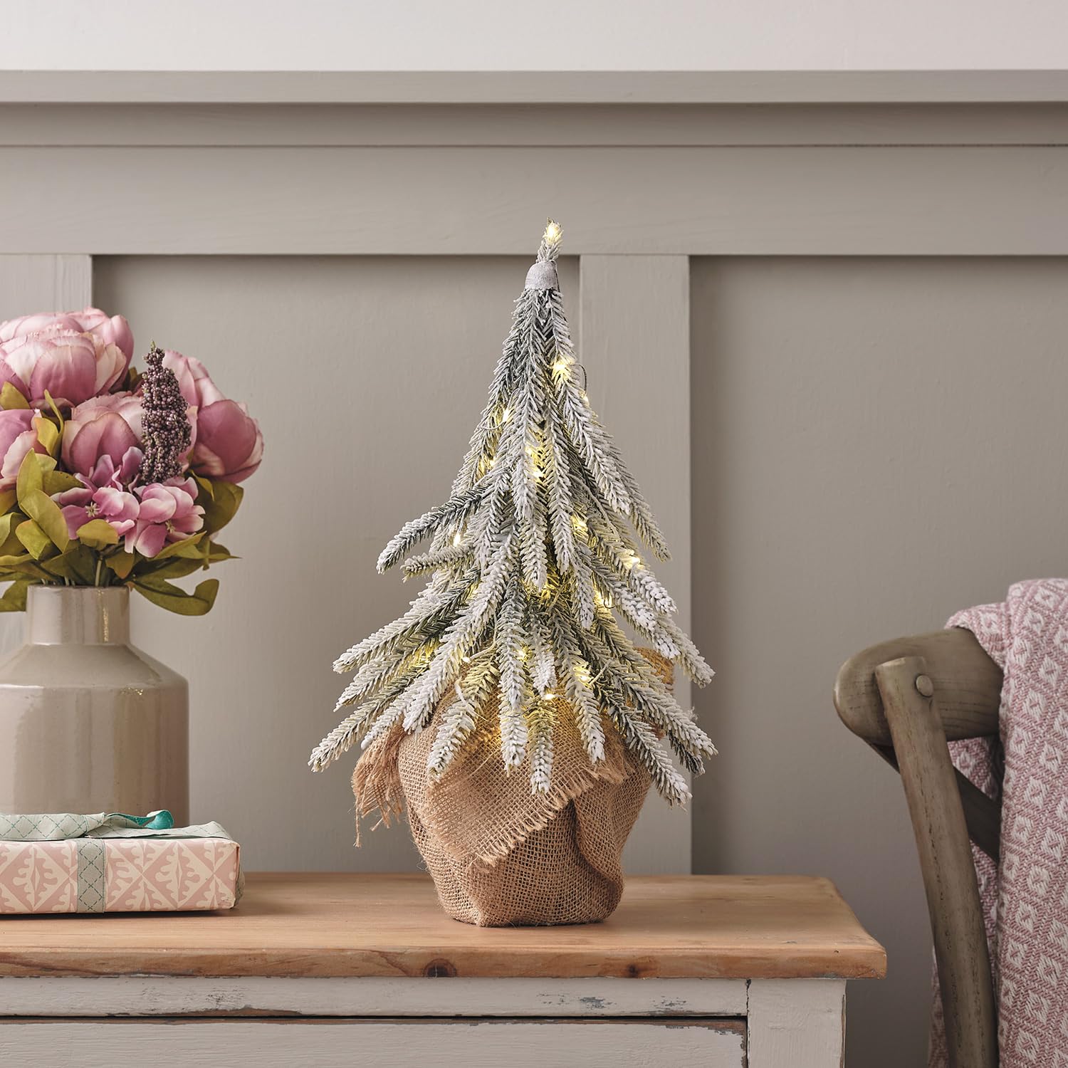 Lights4fun 40cm Indoor Pre Lit Artificial Potted Frosted Mini Christmas Tree Tabletop Decoration