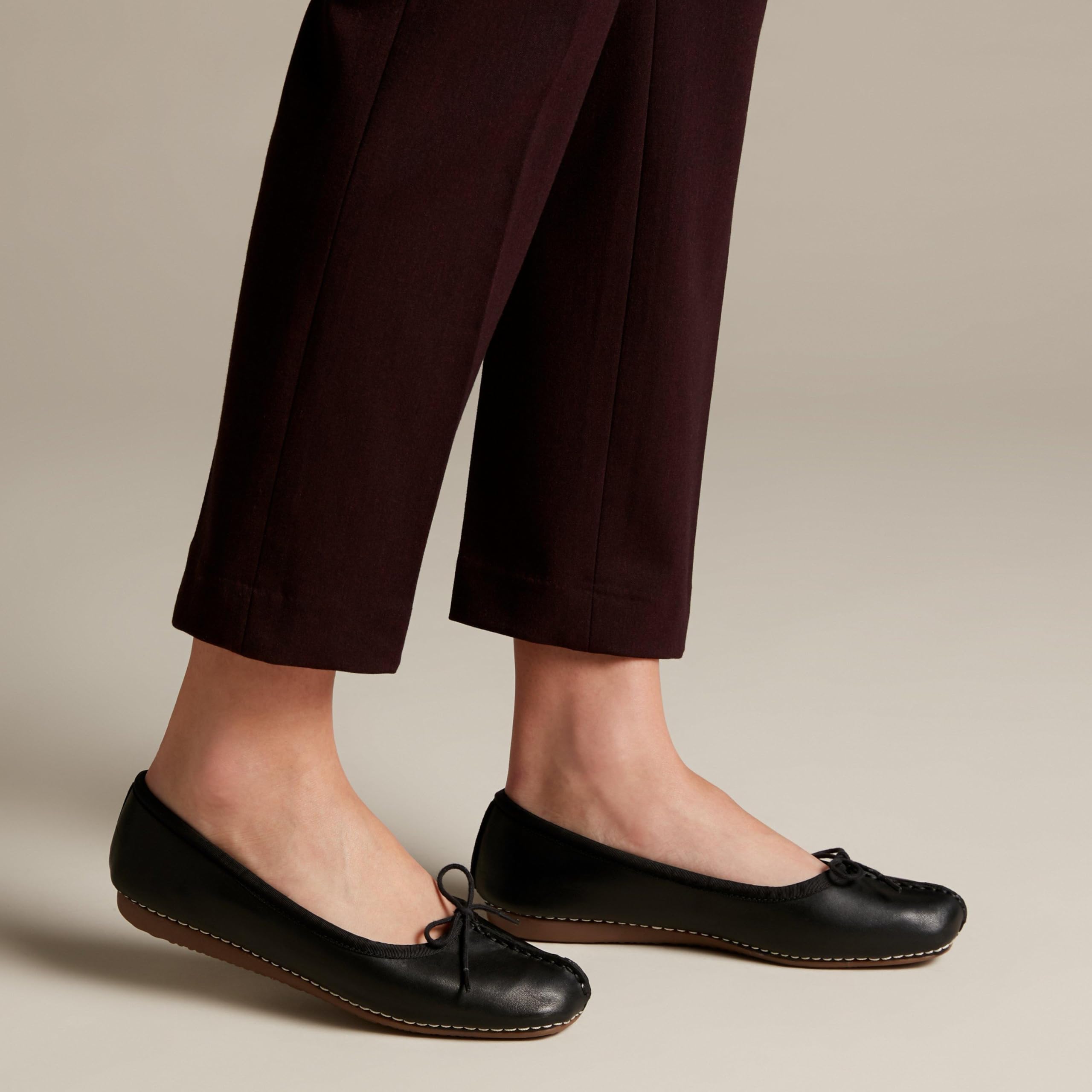 Clarks Freckle Ice Black Leather Ballerinas mit atmungsaktiver Lederdecksohle