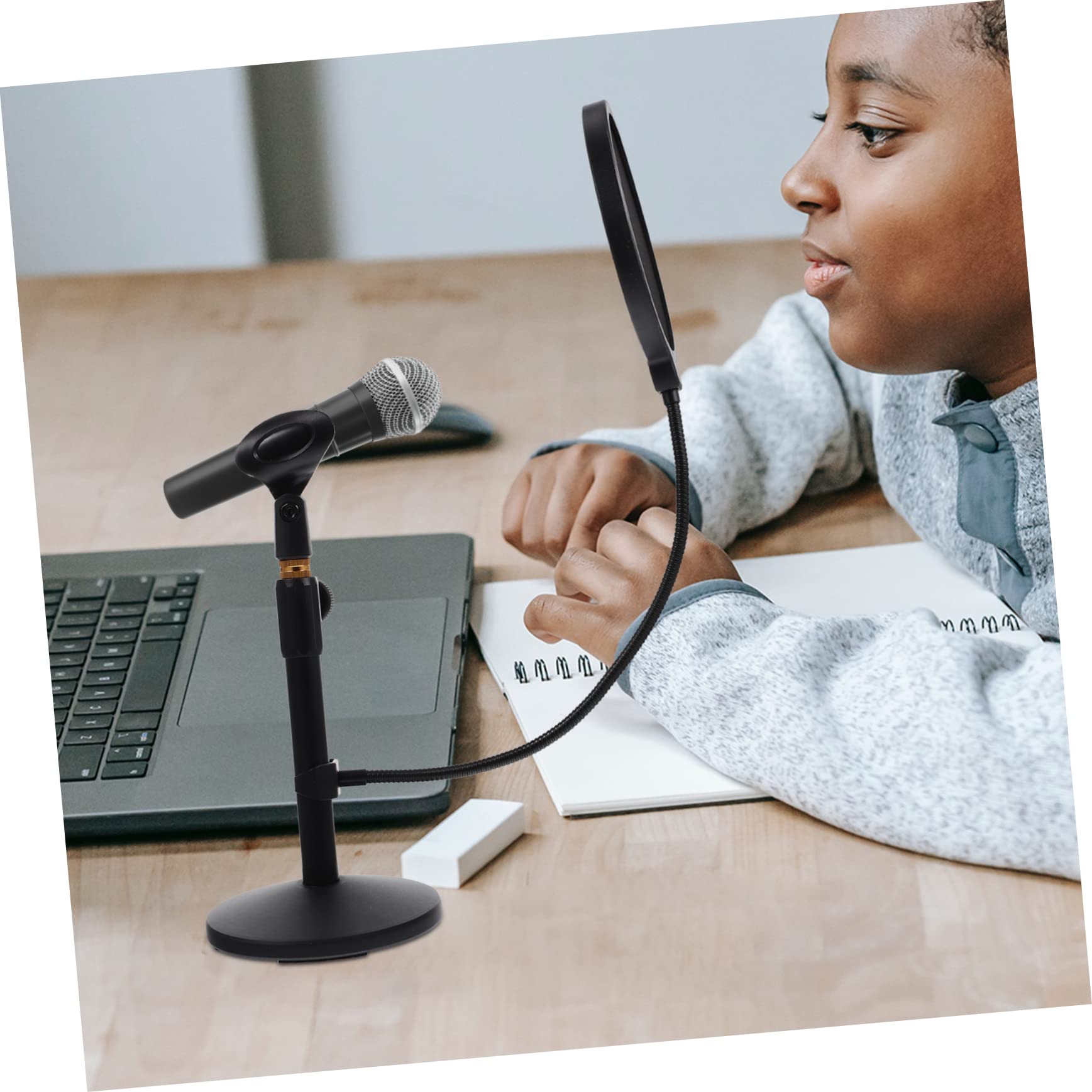 Soporte para Micrófono de Escritorio con Base Metálica Redonda, Diseño Estable y Protección contra Saliva y Polvo, Adecuado para Podcasting y Transmisiones en Directo