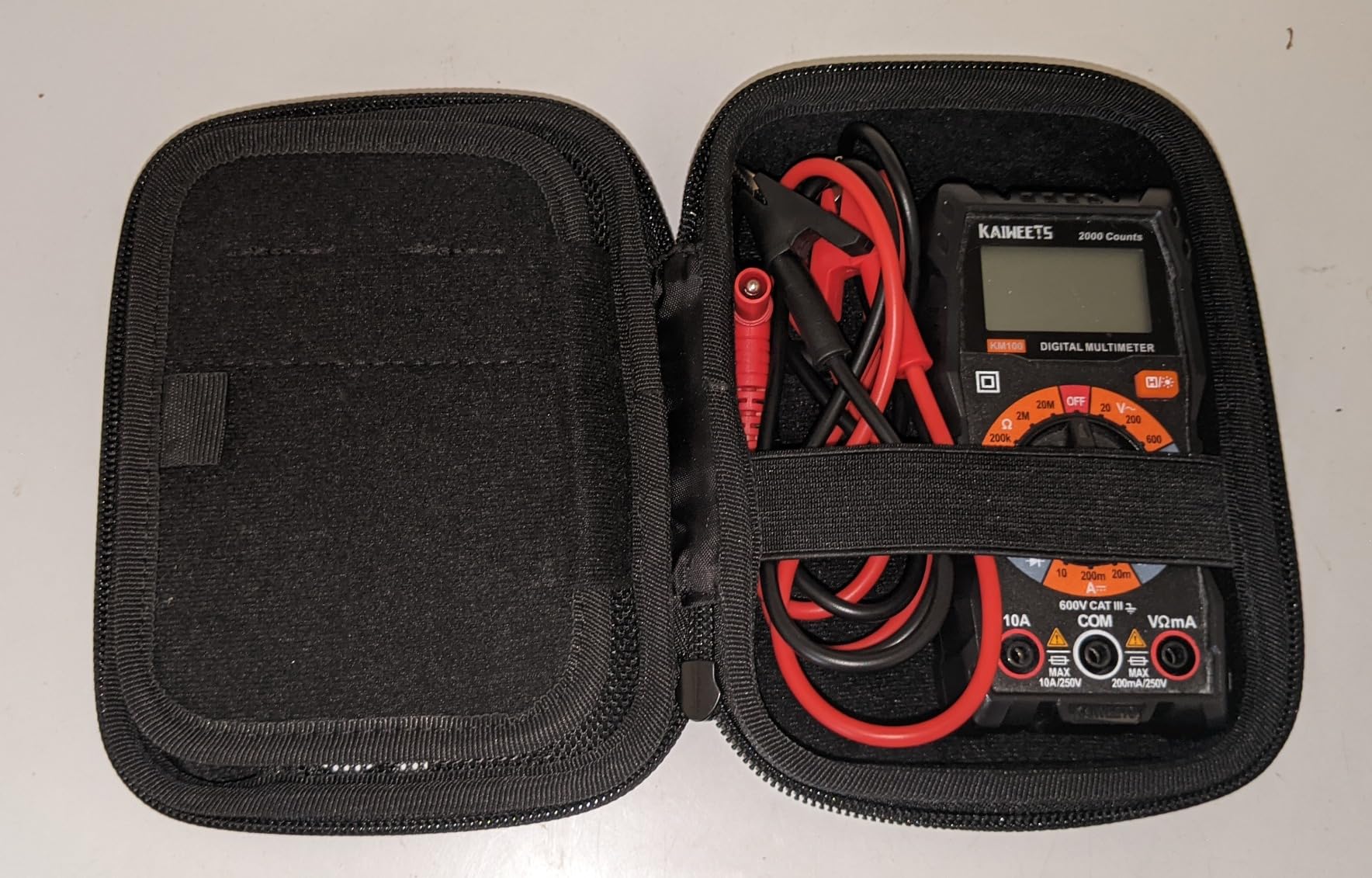 Bra, stadigt fodral som skyddar dina tillhörigheter.