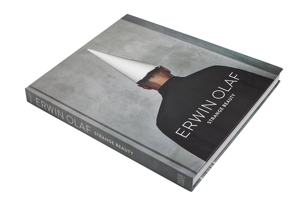 写真集　洋書　ERWIN OLAF写真集 写真集 洋書 ERWIN OLAF写真集 Amazon.com: Erwin Olaf: Strange