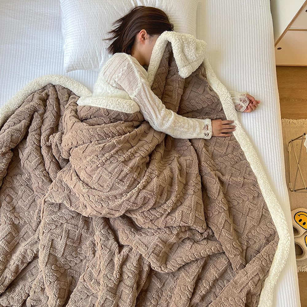NUODWELL Manta de forro polar Sherpa – Manta mullida de doble cara suave y cálida de forro polar jacquard coral para cama, sofá, sofá (150 x 200 cm, café)