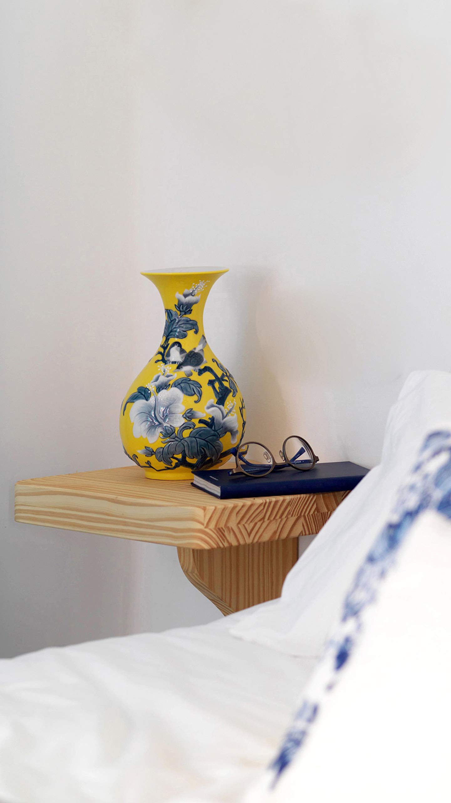 リヤドロ lladro 「sparrows and flowers vase」 Amazon.com: LLADRÓ Sparrows Vase. Yellow. Porcelain Vase. : Home