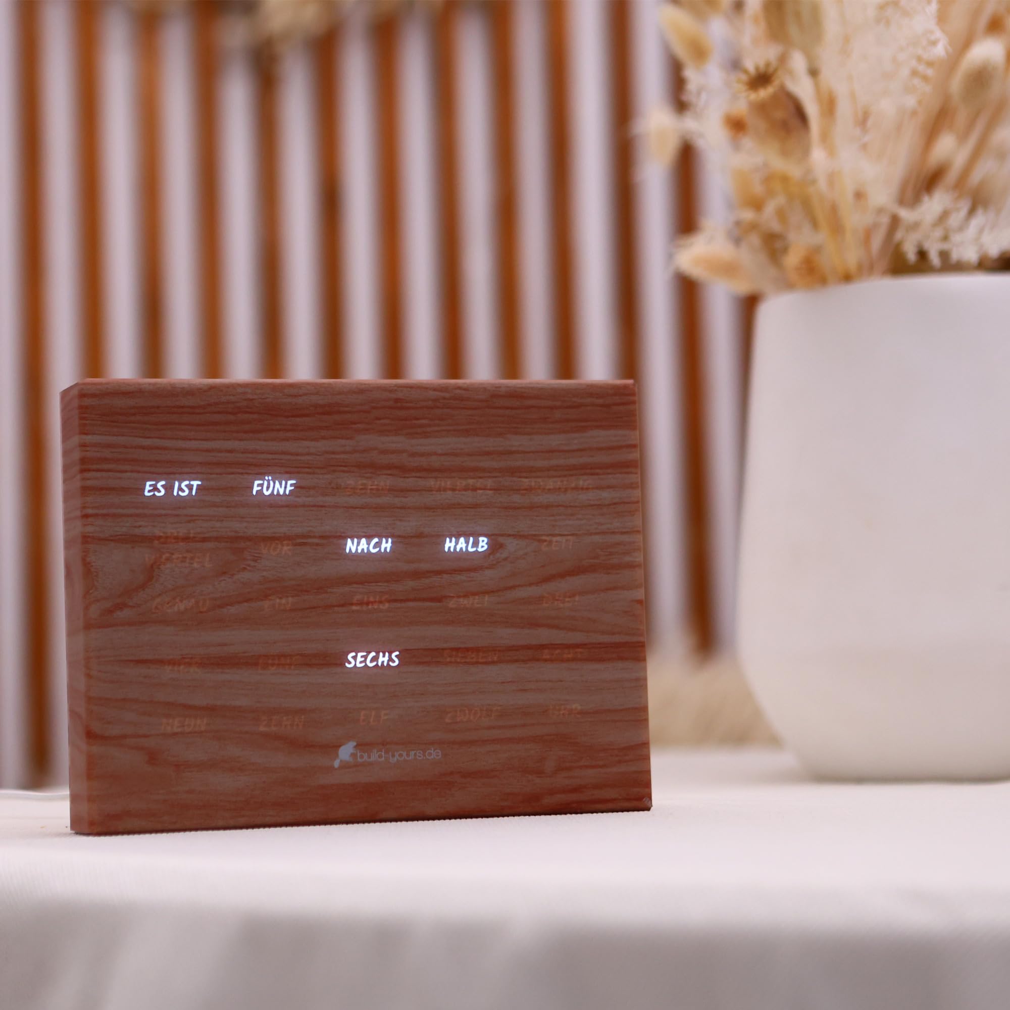 Elegante BoxClock - Orologio digitale da tavolo con display a LED e supporto regolabile - Moderno orologio da scrivania per casa, ufficio e arredamento elegante