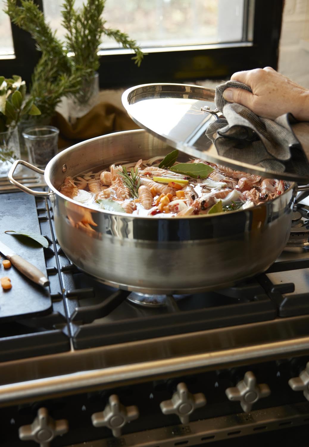 BAUMALU, Mijoteuse avec couvercle, en inox de qualité professionnelle, finition brossée, poignées rivetées robustes, cuisson homogène et sans accroche, 36 cm