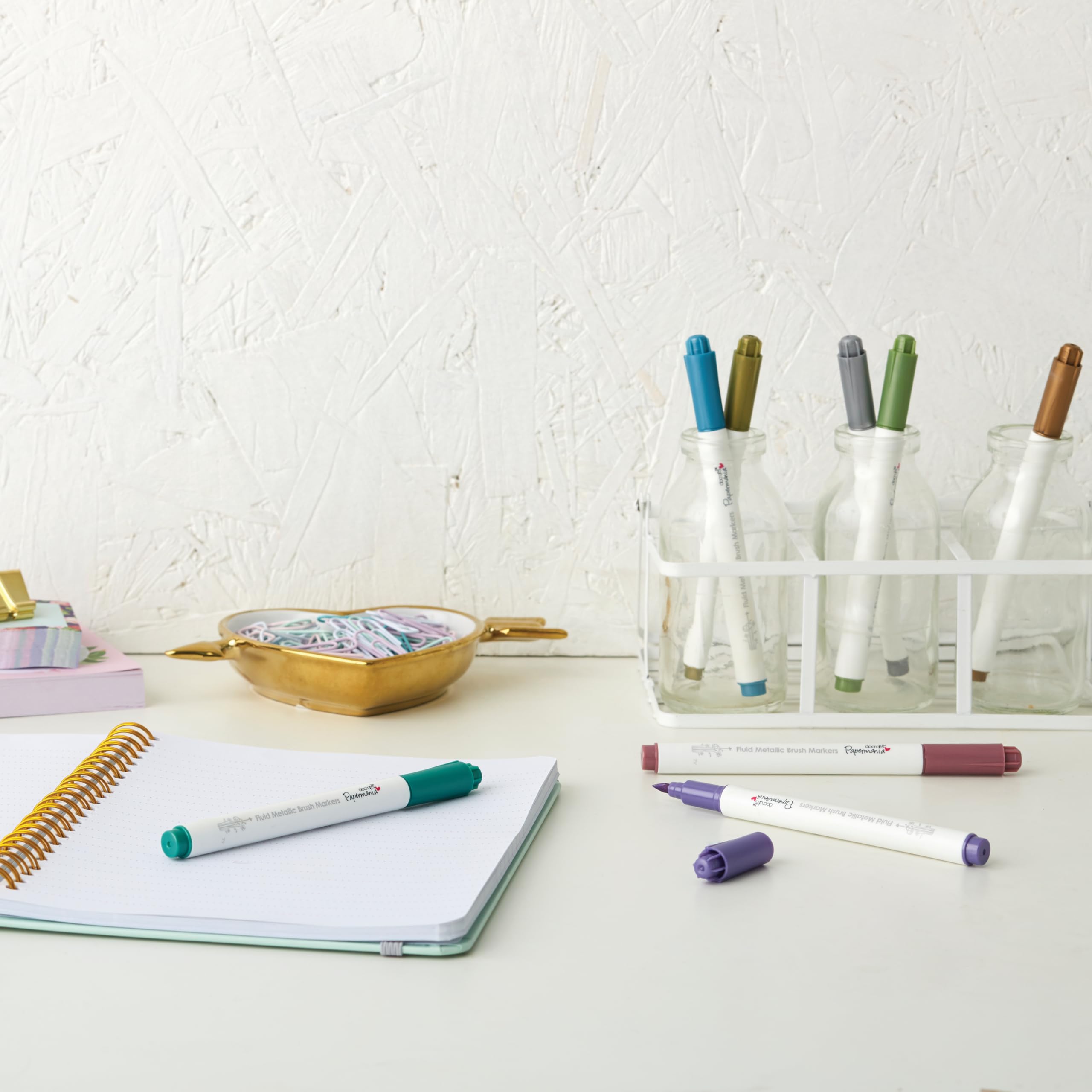 docrafts Papermaina - Paquete de marcadores metálicos, 1 paquete de 8 bolígrafos metálicos, 1 paquete de bolígrafos metálicos, 1 paquete de 8 rotuladores con purpurina para garabatear, bordes,