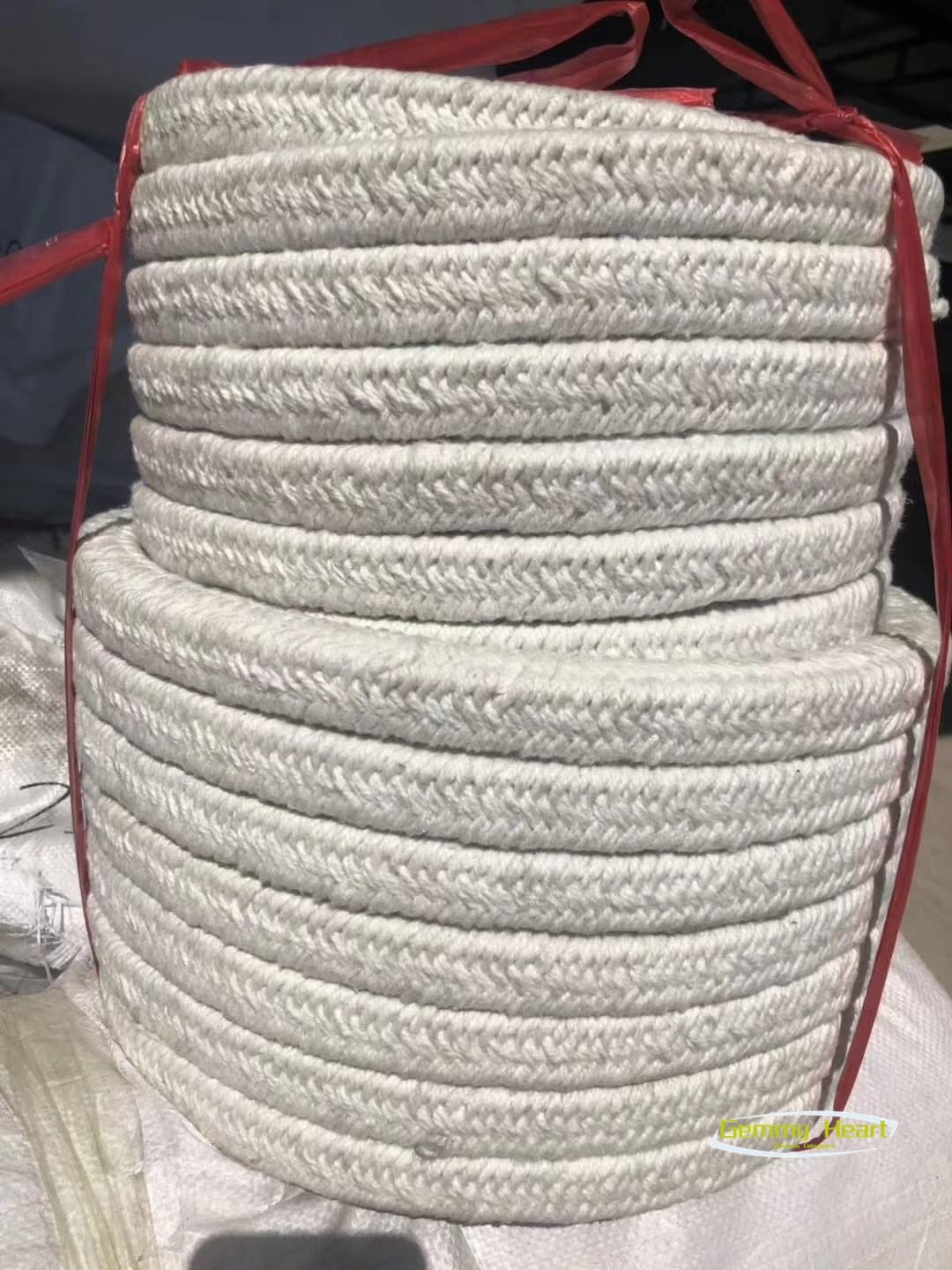 Nastro adesivo in fibra di ceramica ad alta temperatura – 5 m di isolamento ignifugo per sigillatura industriale e uso ad alta temperatura (20 mm x 20 mm)