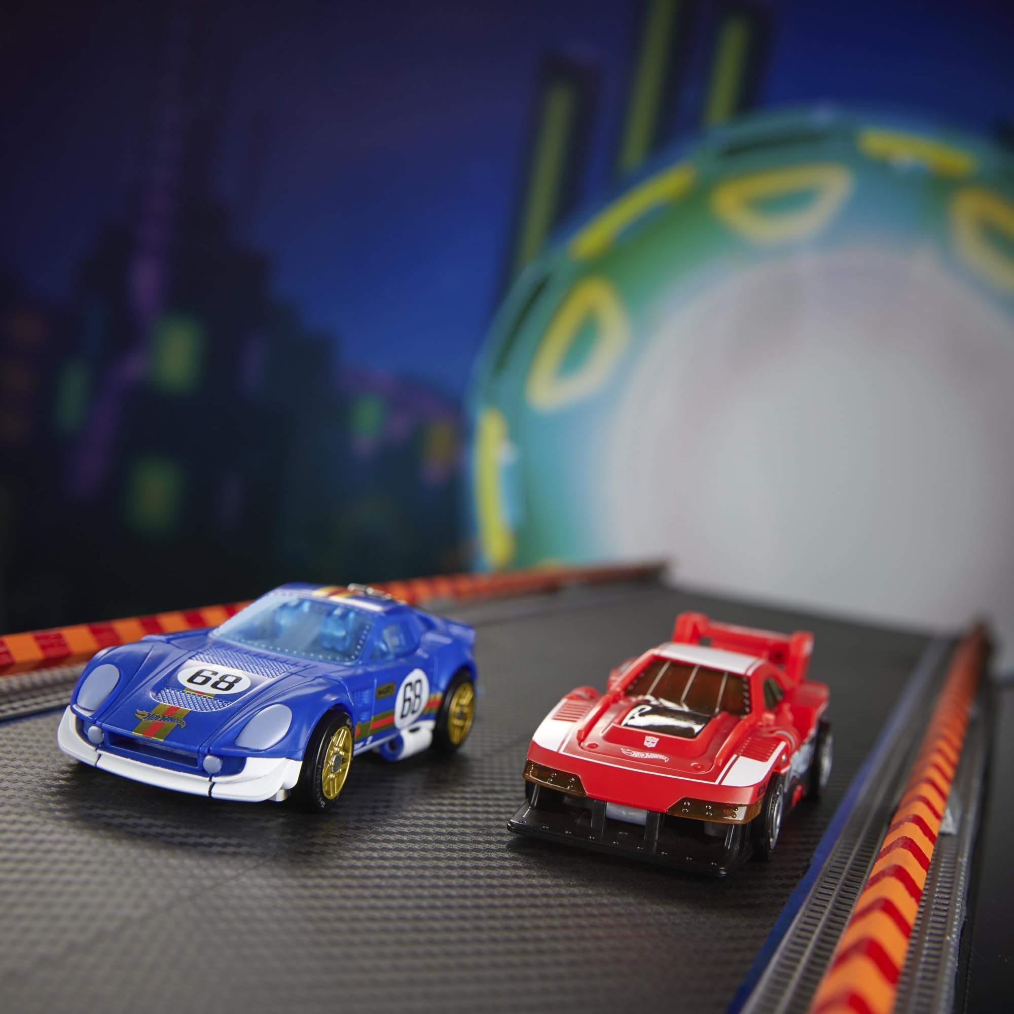 Transformers Collaborative Hot Wheels® / Transformers El Segundo Coupé, 12,5-centymetrowa figurka robota klasy Deluxe, przekształca się w wyścigówkę, wiek: od 8 lat