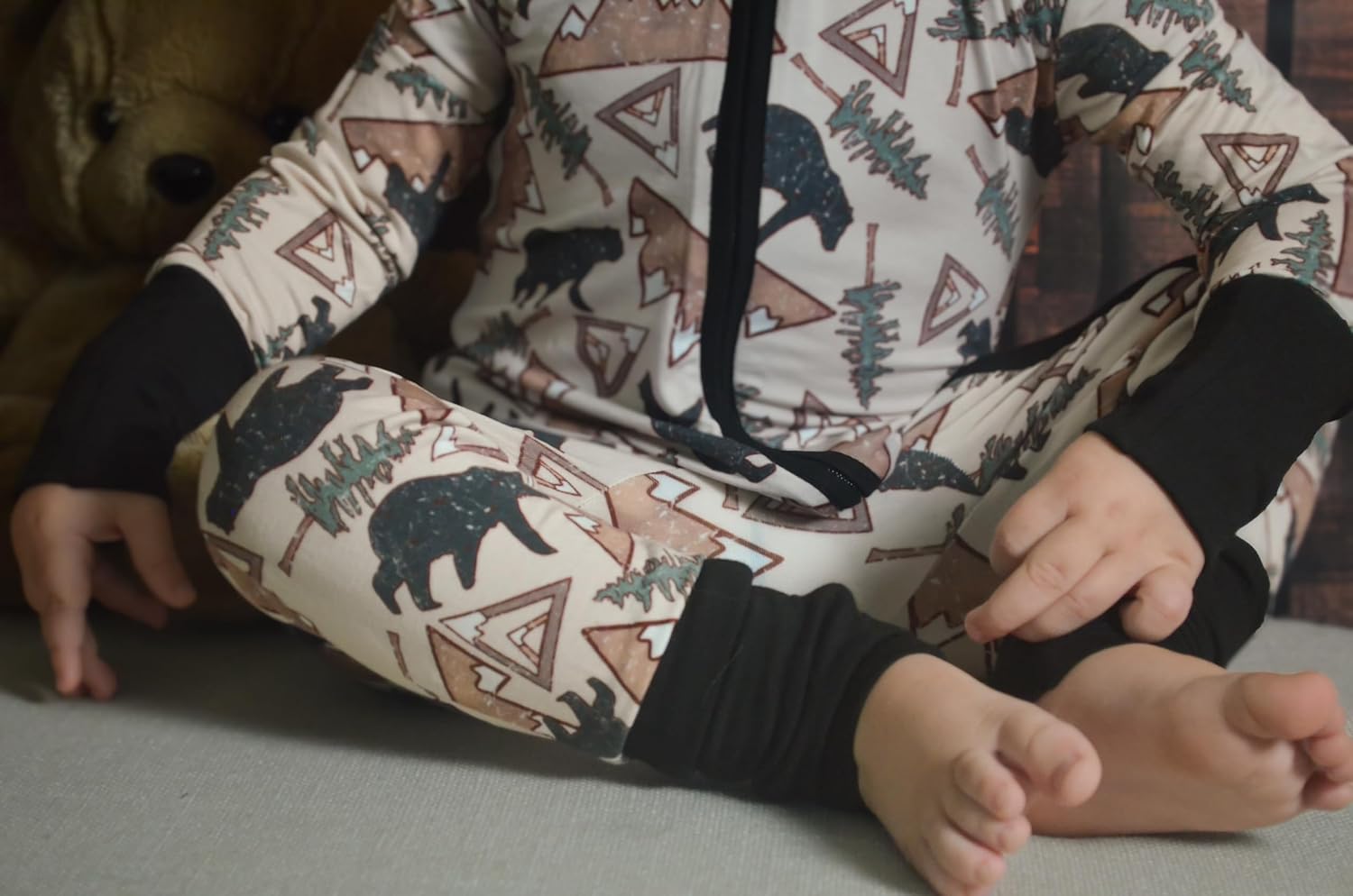 ITSY BITSY BOUTIQUE Viscose Bamboo Baby Pajamas - Boys and Girls Footie Sleeper Convertible 2-Way Zipper Sleeper