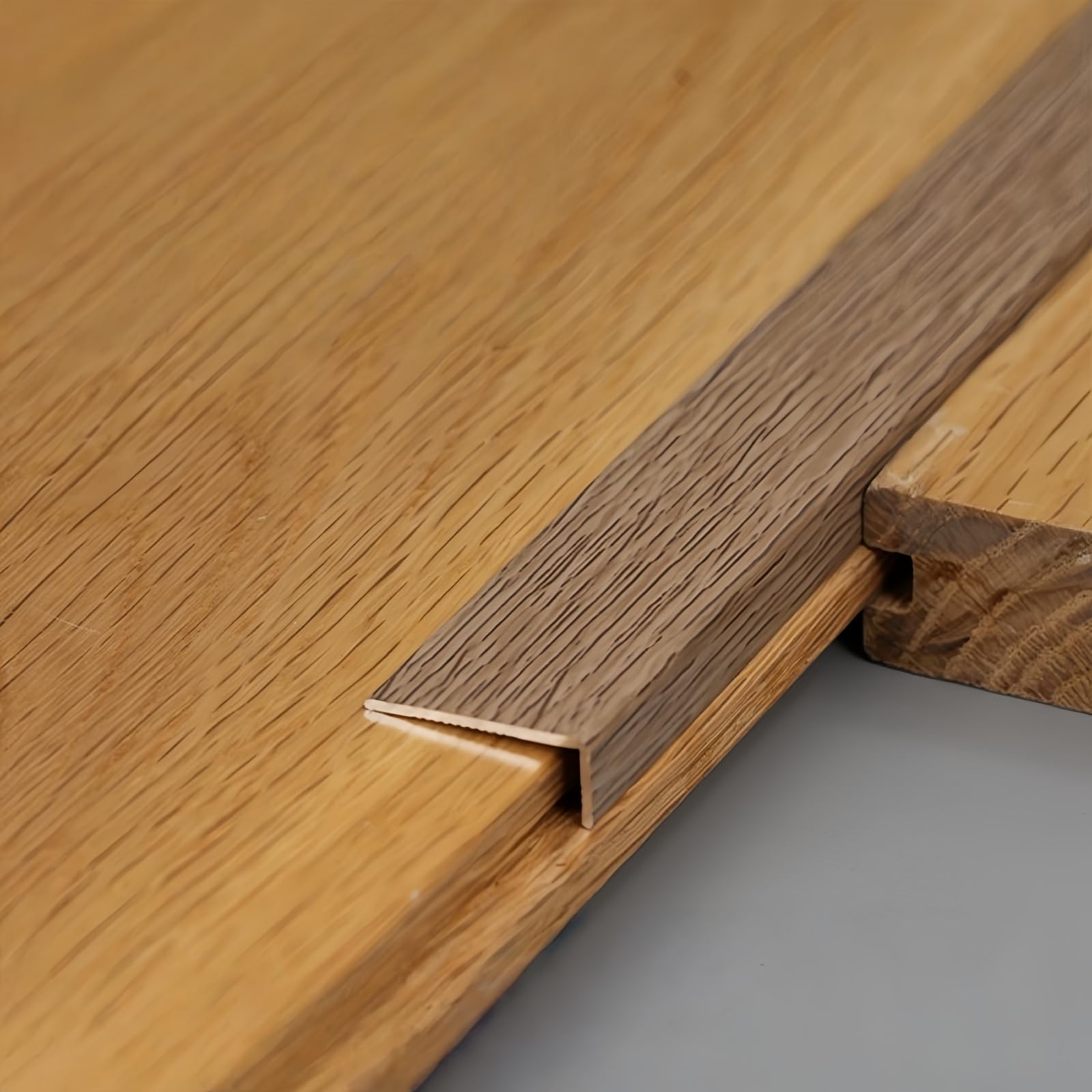 Baguette de finition carrelage effet bois pour rénovation de salle de bain