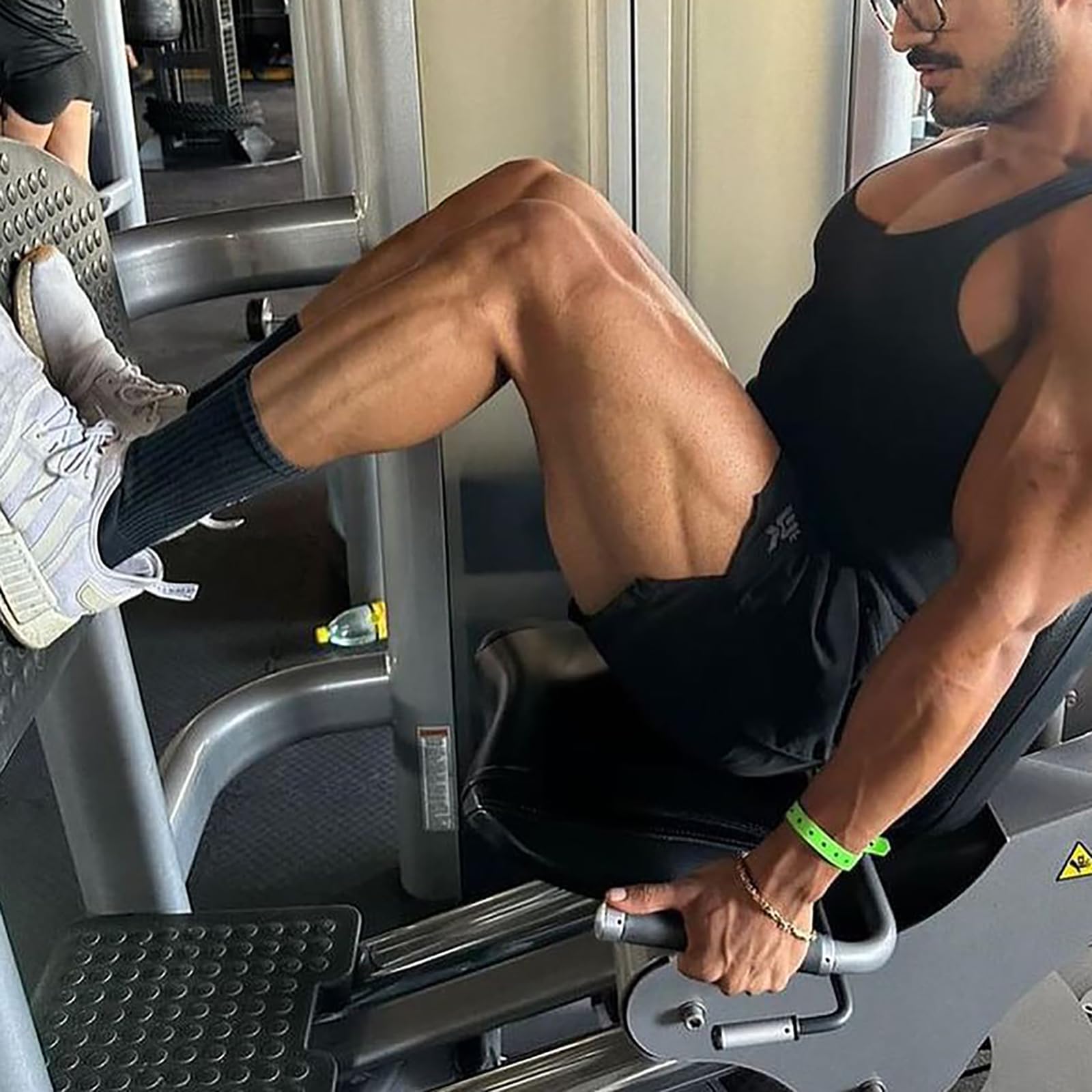 BROKIG Pantalones cortos de gimnasio ligeros para hombre, de secado rápido, para entrenamiento, fitness, correr, con bolsillo con cremallera
