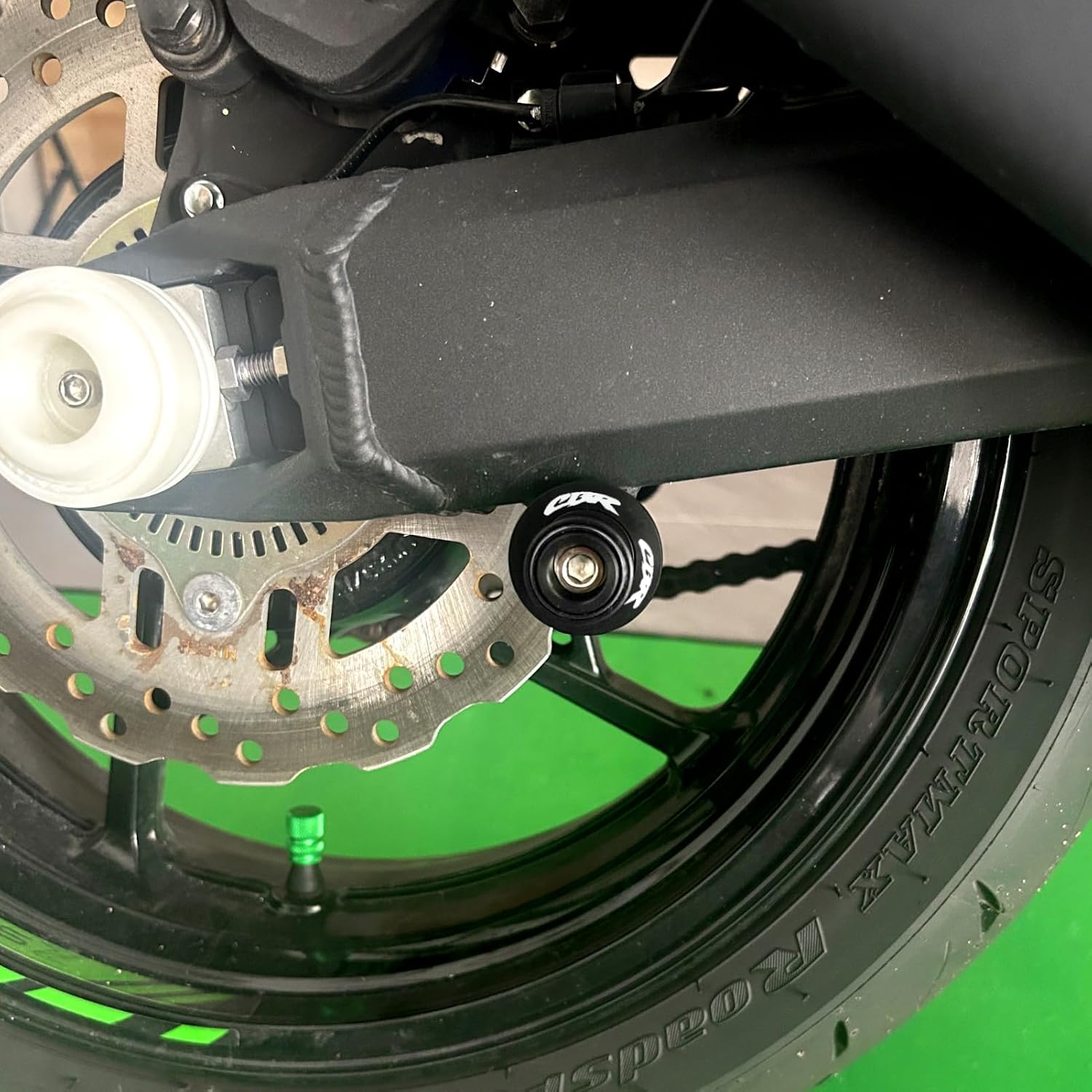 Compatible With CBR 600RR CBR 1000RR CBR1100XX CBR 125 150 250 400RR CBR450SR CBR900RR 954RR CNC Motorcycle Swingarm Spools Sliders Swing Arm Sliders (Black)