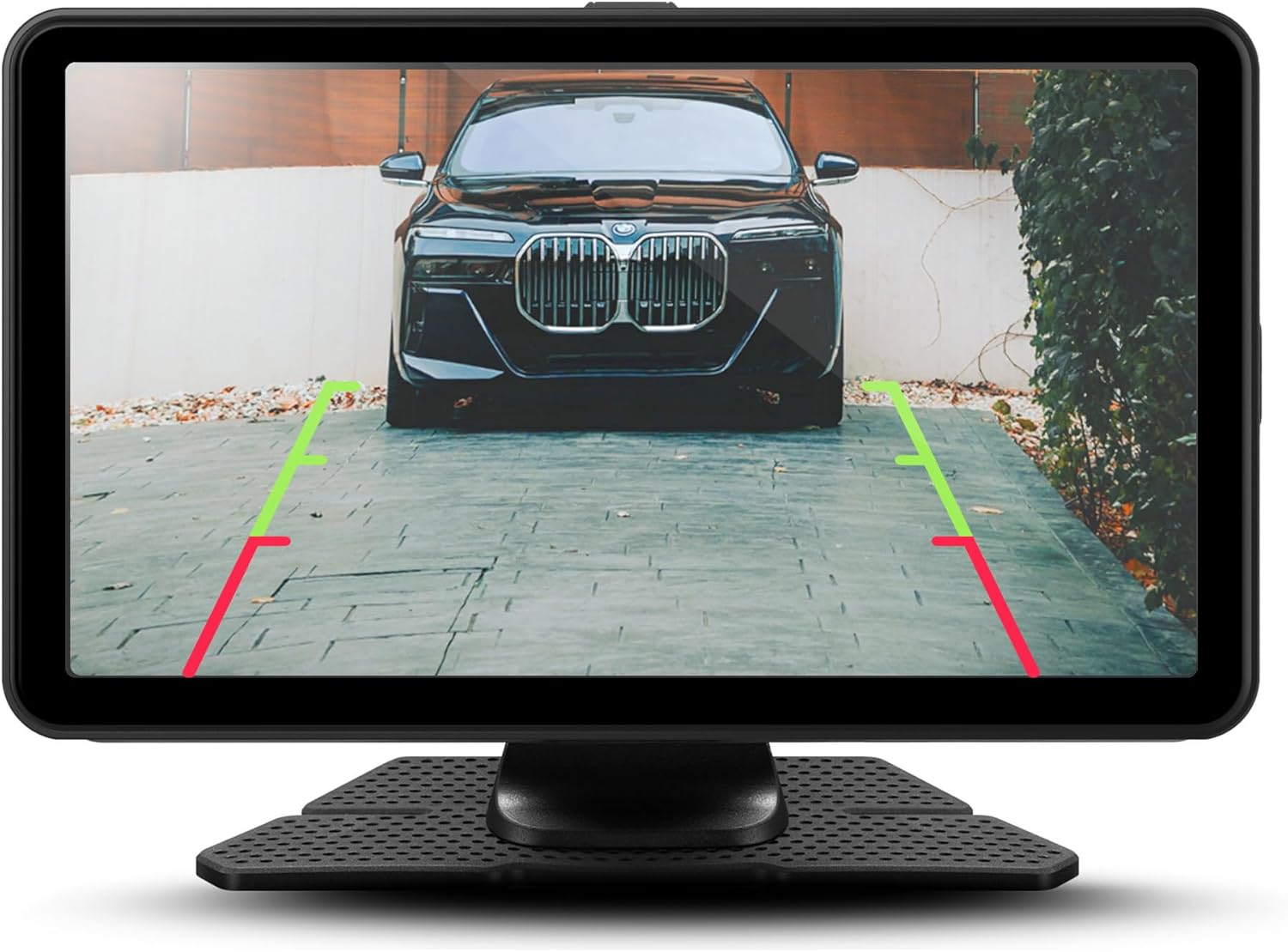 The GekoGear Orbit C110 display showing a clear view from the backup camera with green and red parking lines.