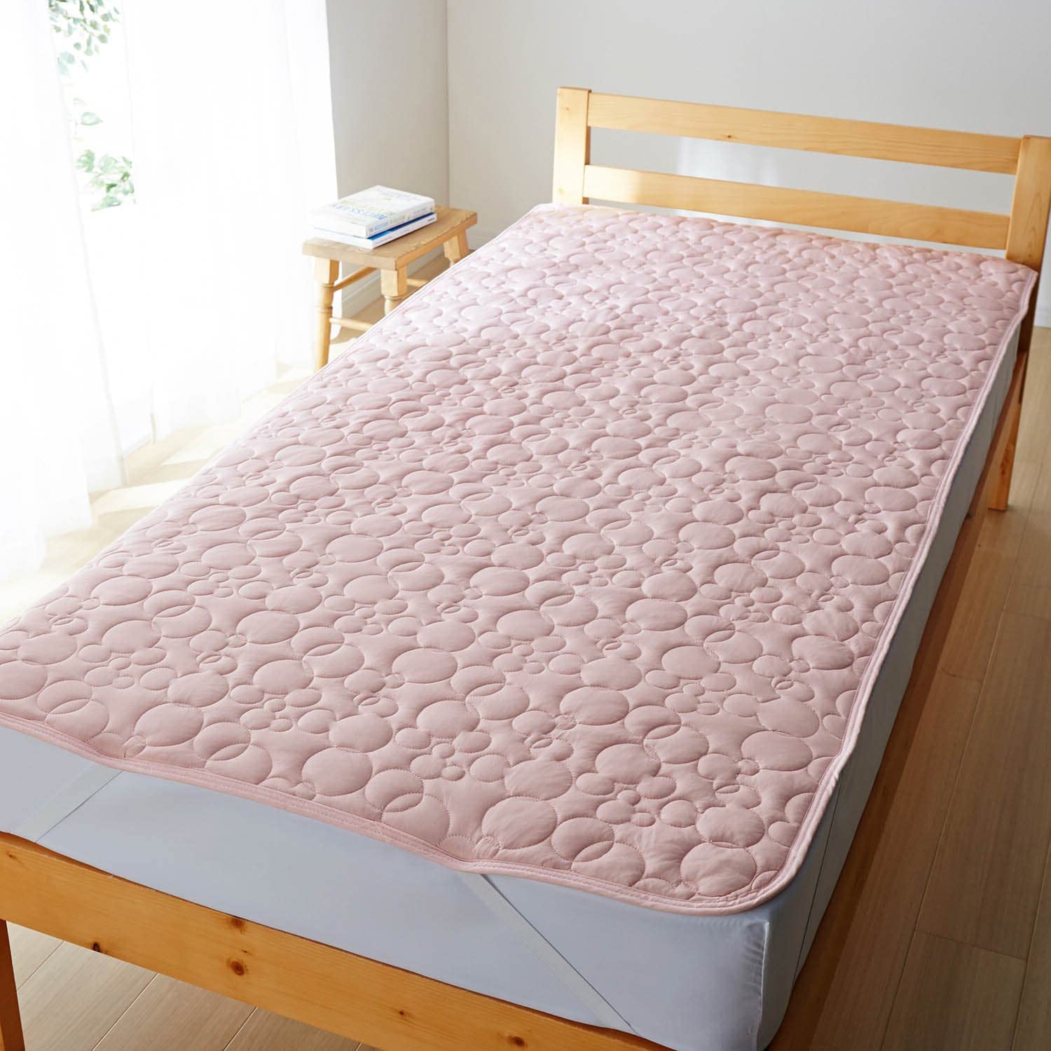 Amazon｜[ベルメゾン] ディズニー 敷きパッド 接触冷感 ひんやり