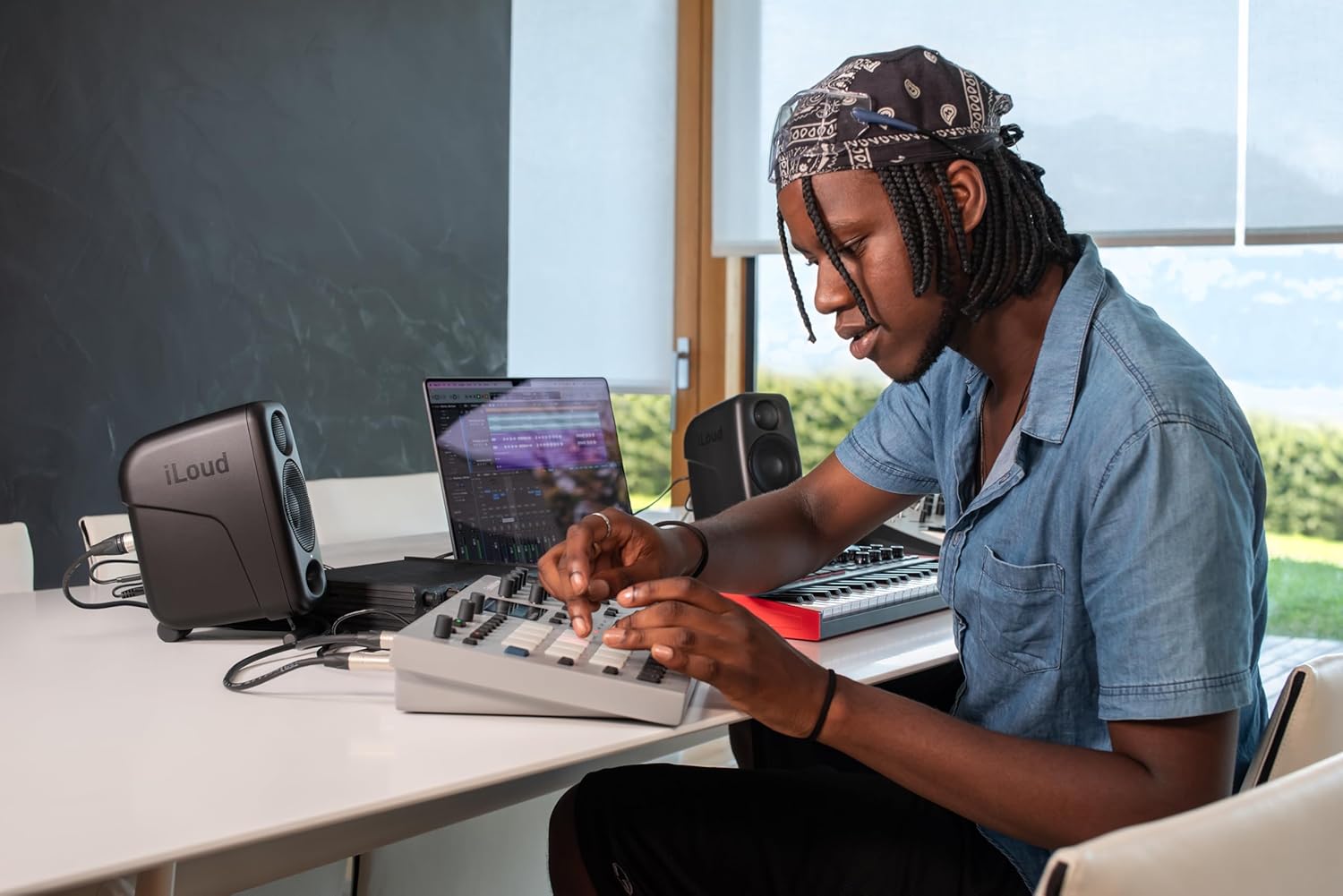 IK Multimedia Premium Version iLoud Micro Monitor Pro Black (Pair) 50 Watt Portable & Powerful Reference Studio Monitor, Class D High-Efficiency Amplifier, Custom-Made Drivers for Music Mixing - Image 7