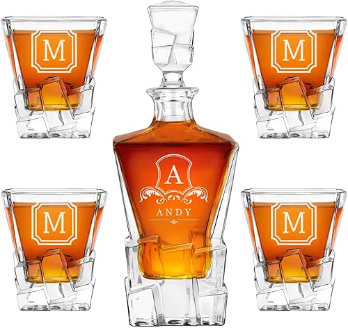 Maverton Decantador de whisky personalizado y 4 vasos para hombre - Elegante juego de whisky con grabado - Modelo de cubitos de hielo - Elegante