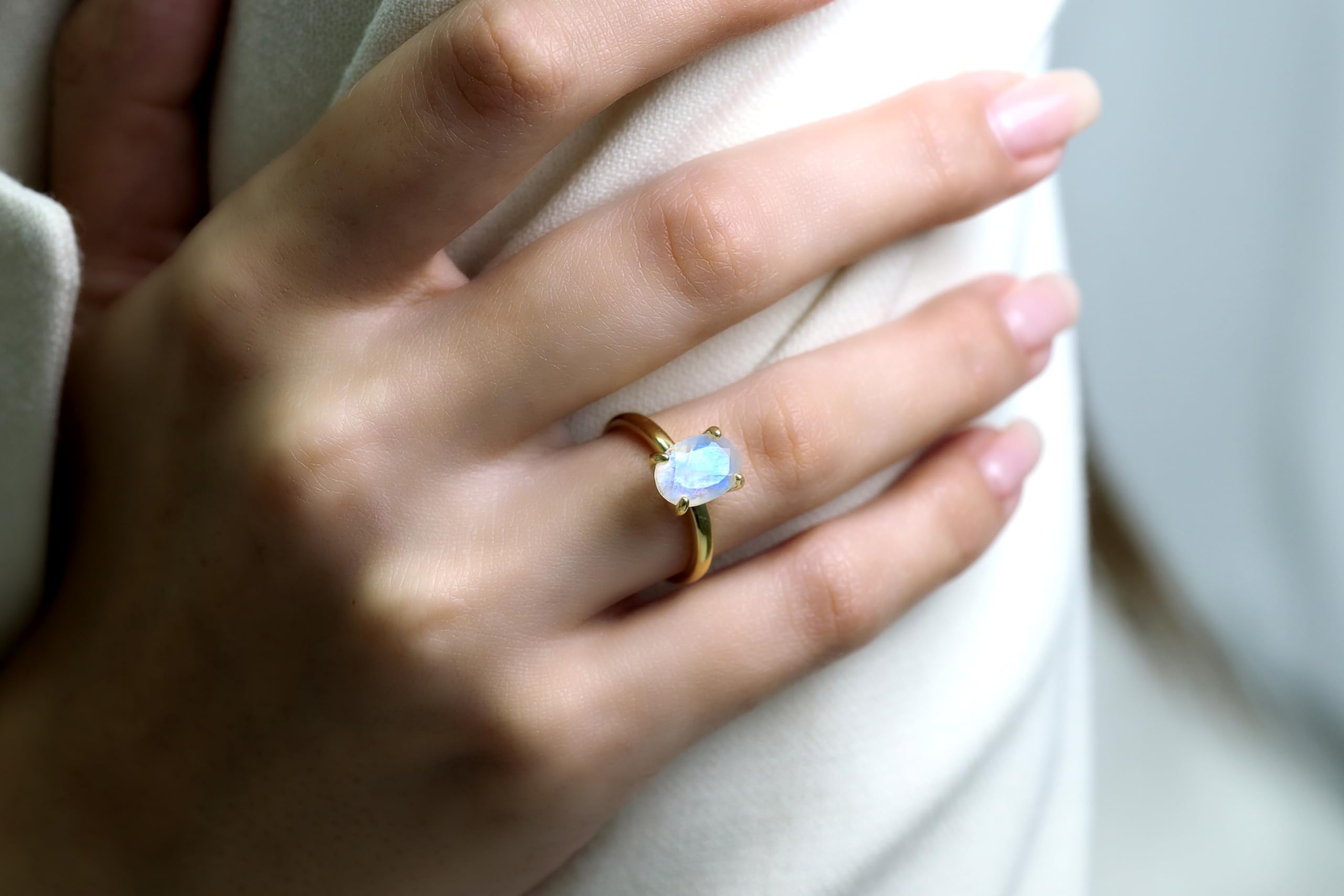 Anillo de Piedra Lunar - Anillo de Compromiso Único con Solitario Ovalado, Anillo para Todos los Días, Anillo Apilable, Anillos de Piedras de Nacimiento - Anillo de Piedras Preciosas Hecho a Mano