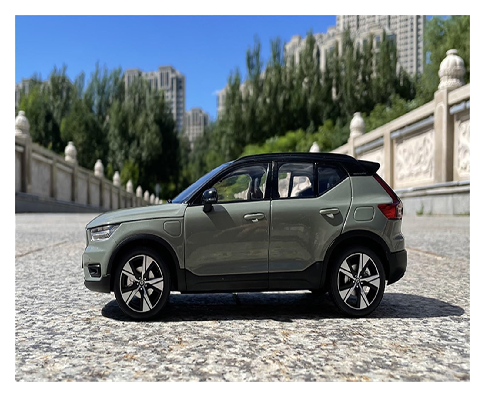 Amazon.co.jp: ミニカー スケールモデルカー 1/18 ボルボ XC40 2022