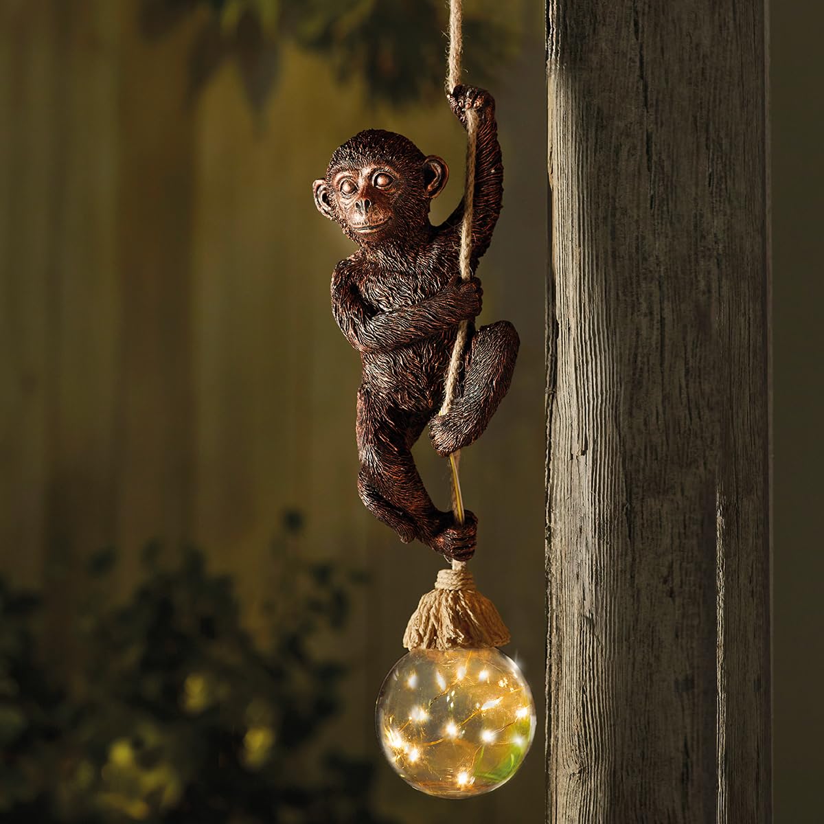 Festive Lights 34 cm bronzefarbene Solarleuchte Affe mit 12 warmweißen LEDs – Außenornament, wetterbeständig, IP44 dekorative Funktion für Bäume, Pergolen, Zäune, Terrassen und Balkone