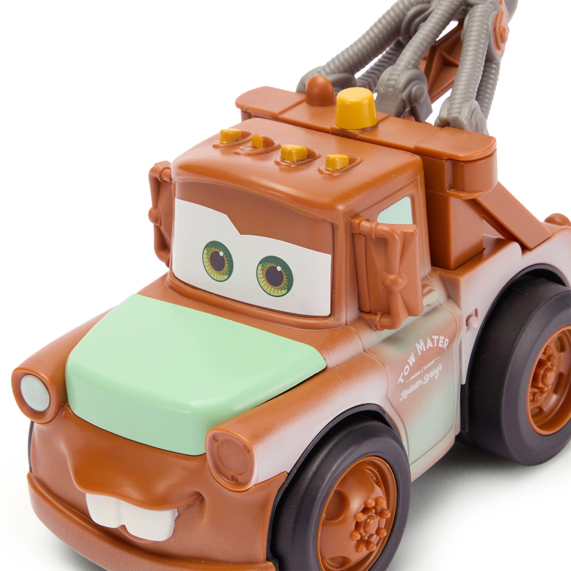 Disney Store Veicolo parlante ufficiale Mater Push 'N' Go - Giocattoli Pixar Cars - Azione con Suono e Movimento - Giocattoli del film Cars - Rivelazione del Motore e Frasi Chiave - Regalo Disney