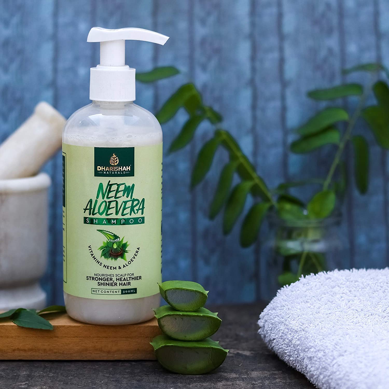 QURA Ayurveda Neem Aloevera szampon na porost włosów, ajurwedyjski szampon przeciwłupieżowy i oczyszczający skórę głowy, 300 ml (1 szt.)