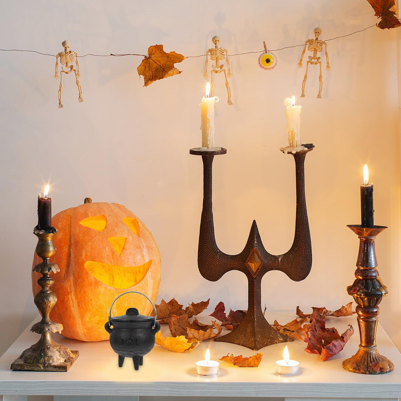 DOITOOL Mini caldero de hierro fundido con tapa y asa, olla de bruja de Halloween de 4 pulgadas con tapa para decoración de Halloween o quema de incienso (luna trifásica)