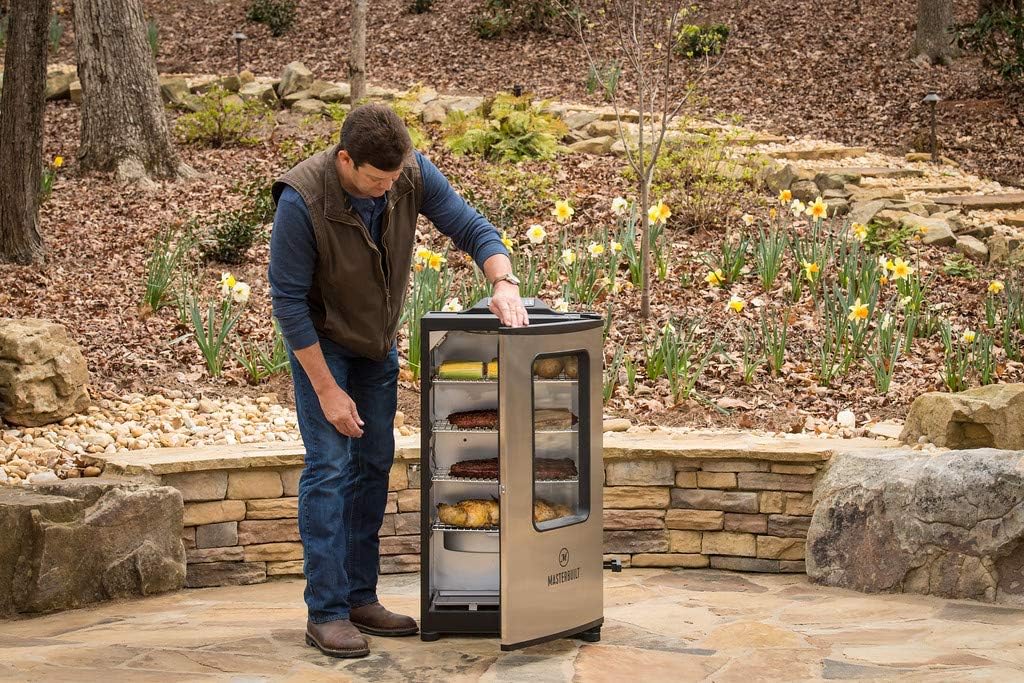 Ichki view of the Masterbuilt electric smoker showing racks and drip pan