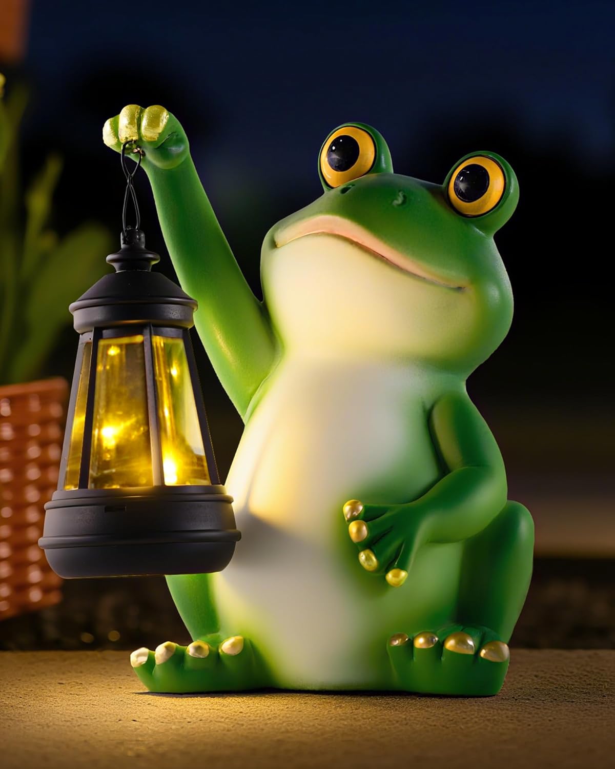 Vuees Solar Frog Garden Statue Light, Outdoor Waterproof Decorative Lantern Figurine, Cute Yard Art for Garden Patio Pond Balcony Porch Decor, Housewarming & Gardening Gifts for Women Grandma Mom