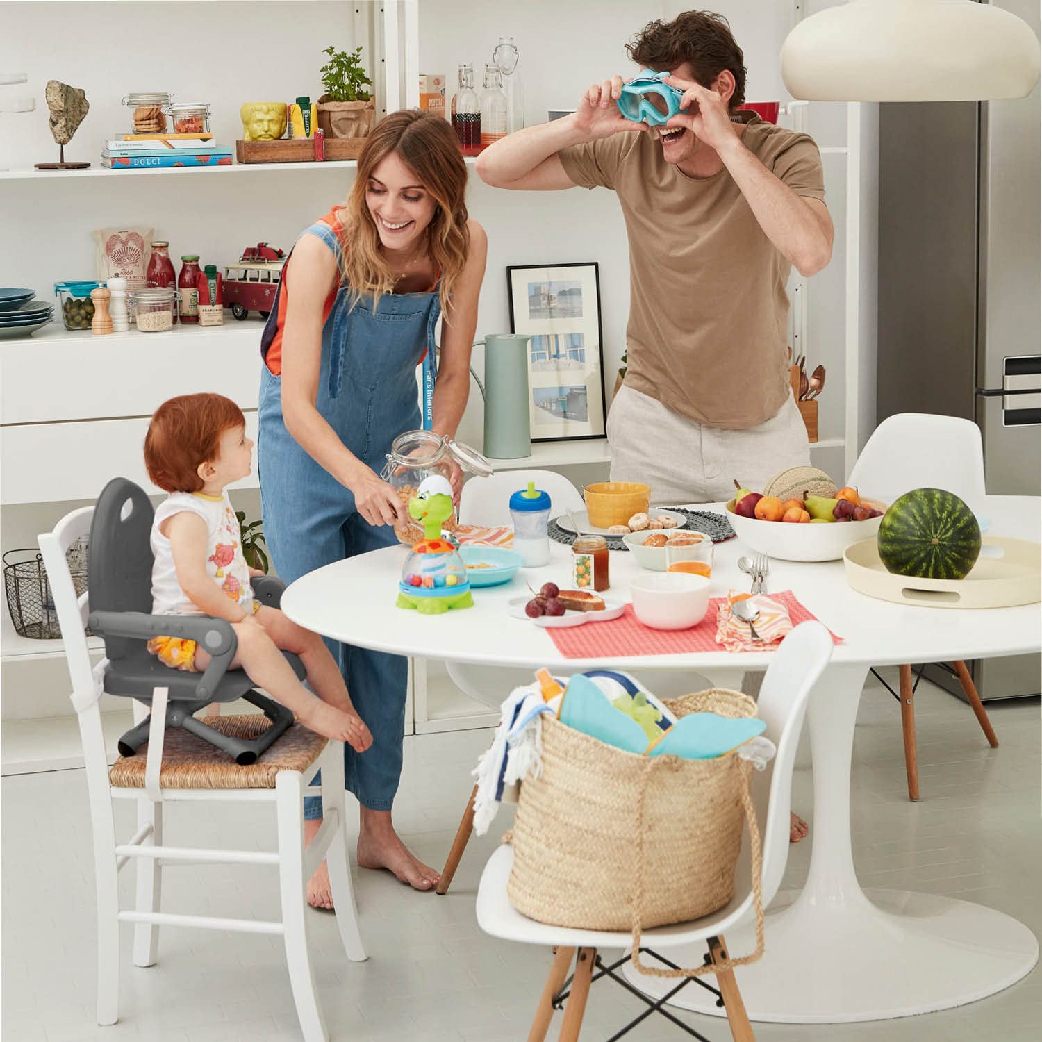 Chicco Pocket Snack Alzador de Silla para Niños para Comer, Apto de 6 Meses hasta 3 Años (15 kg), Trona de Viaje Portátil y Ajustable para Bebés, Compacta y con Bandeja Desmontable - Verde (Sage)