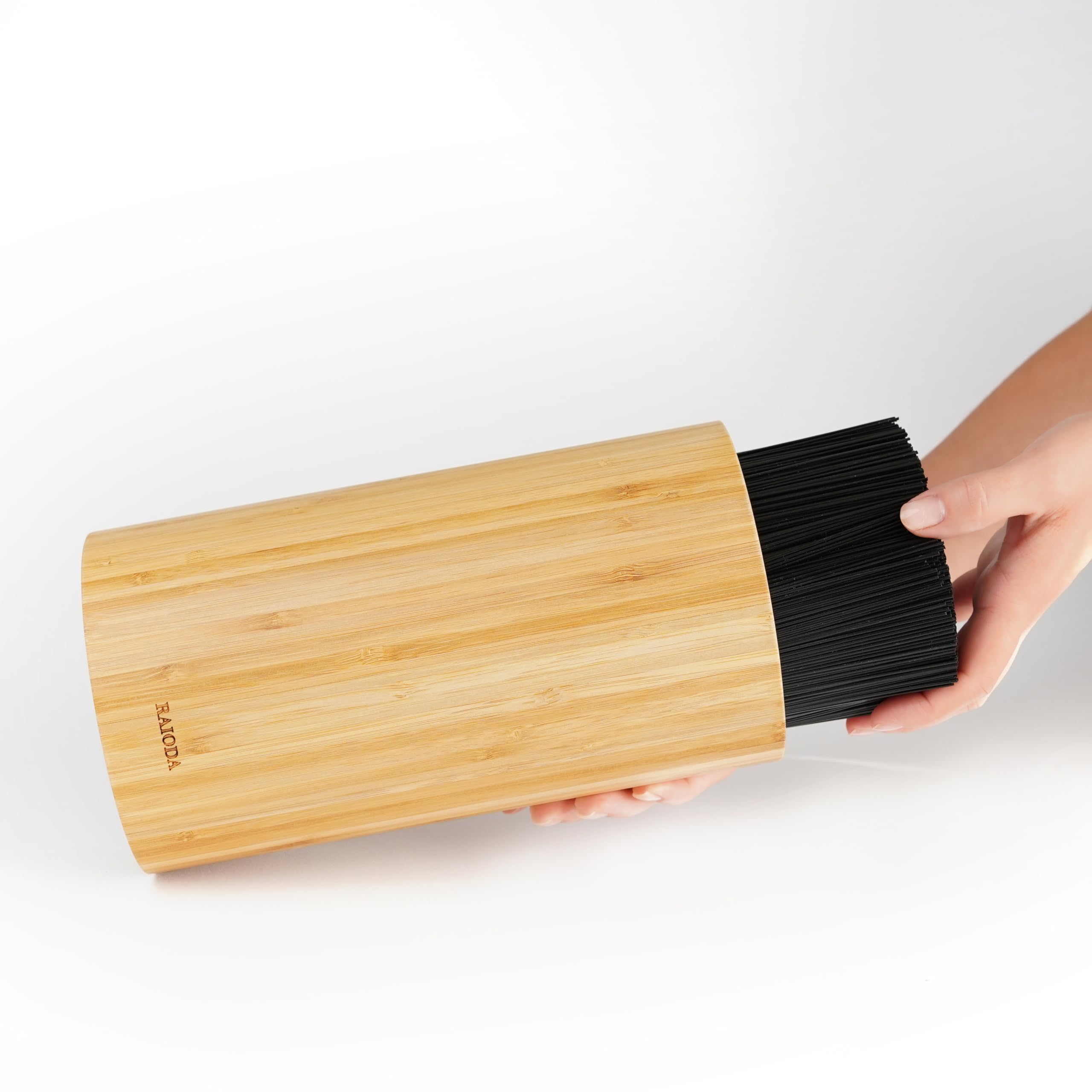 Ceppo Coltelli Universale in Bambù, Portacoltelli da Cucina Vuoto con Setole Amovibili, Design Elegante in Legno Naturale, Knife Block Holder, Sicuro e Facile da Pulire