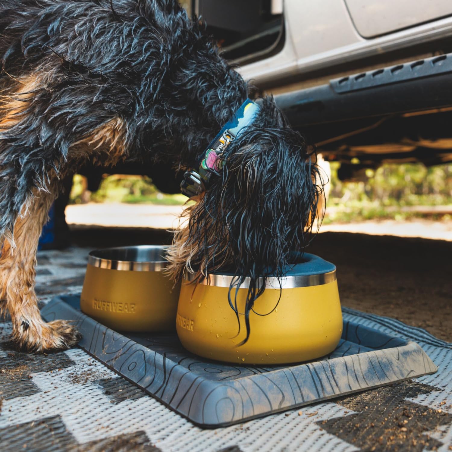 Ruffwear Basecamp Napf, Edelstahl-Hundenapf, leicht und tragbar für Hundeleckerlis, Futter und Wasser, Rutschfester und spülmaschinenfester, auslaufsicherer Behälter, Basalt Gray