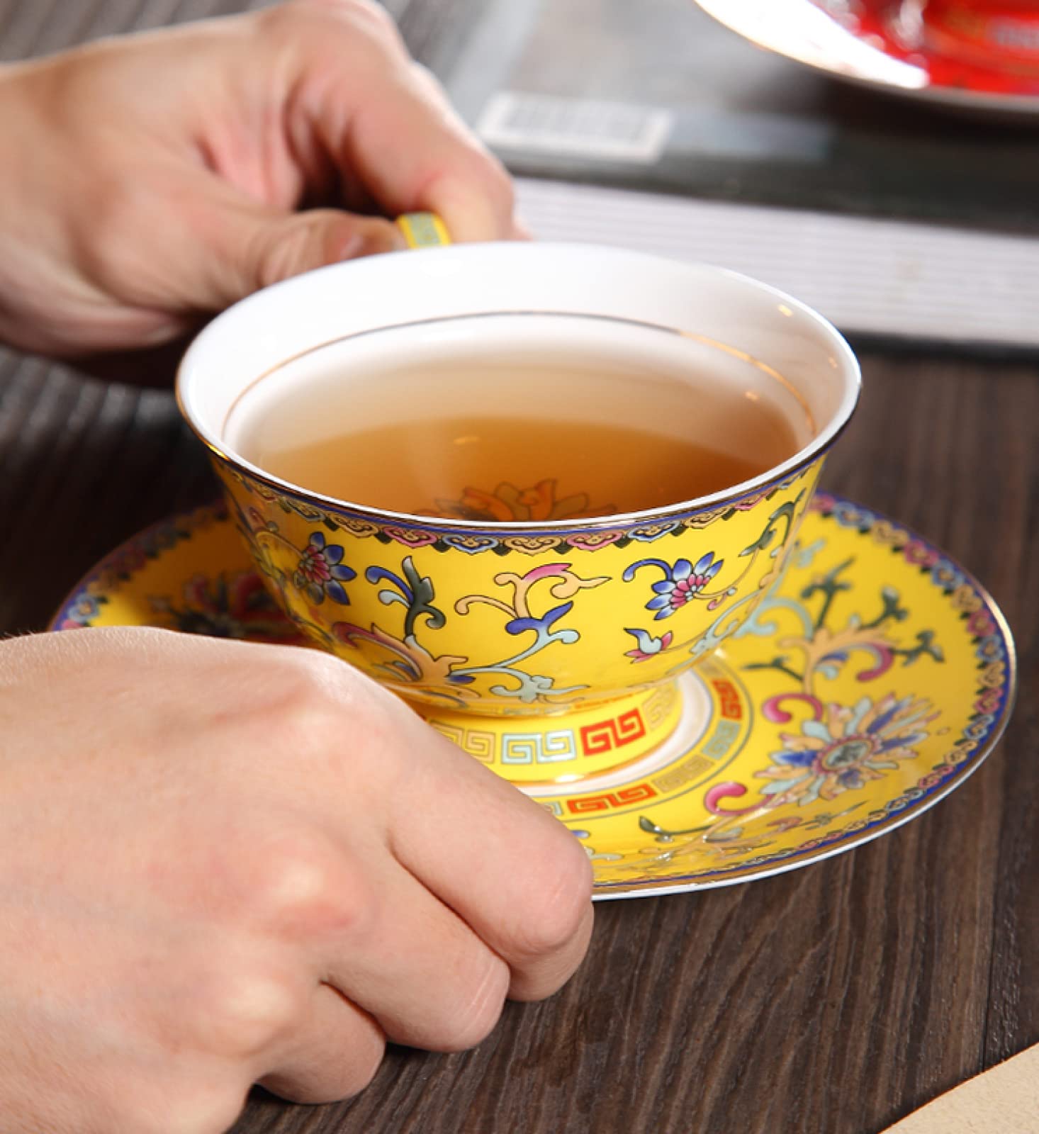 Set di tazze da tè e piattino in ceramica stile cinese Crisantemo giallo in ceramica Set di tazze da caffè e piattino, tazza di succo di latte Piatto regalo di compleanno per ufficio e casa