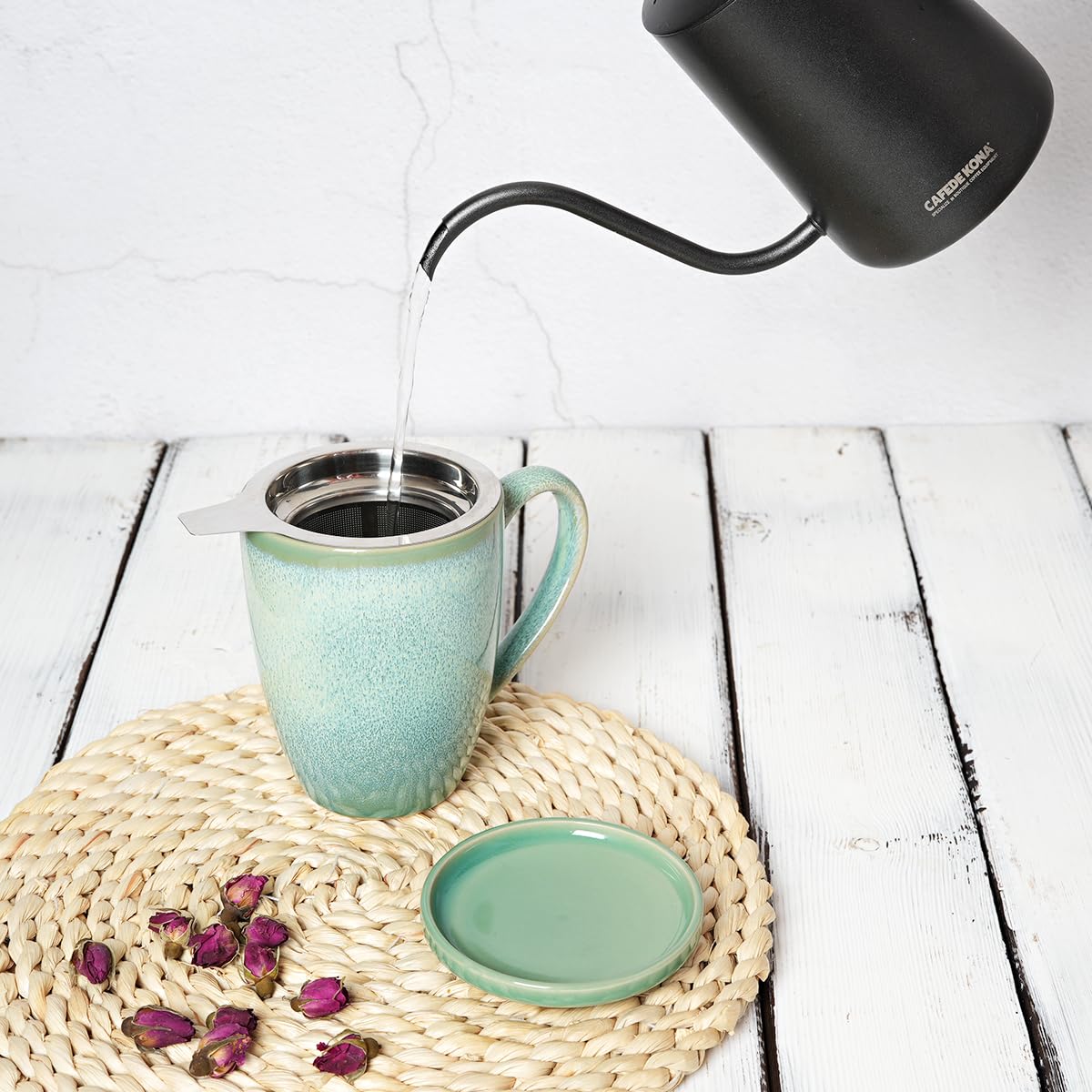 Bosmarlin Tasse à thé en céramique avec infuseur et couvercle, 4 couleurs au choix, passe au micro-ondes et au lave-vaisselle, tasse à thé avec passoire, vernis réactif (390 ml, vert pâle)