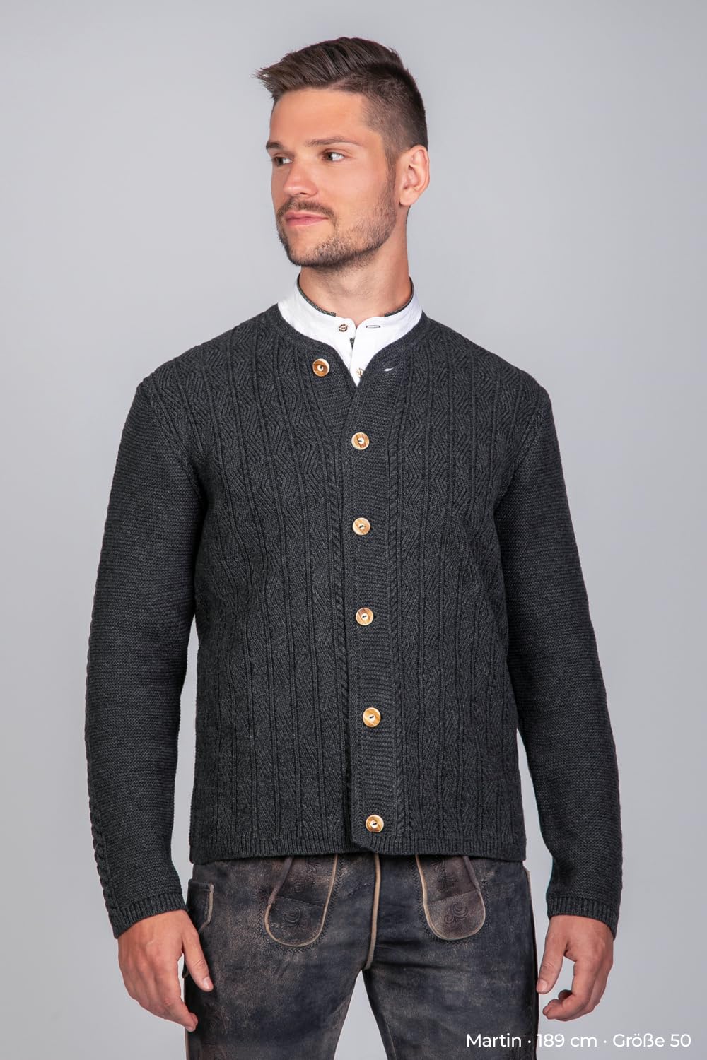 Edelnice Trachtenmode Moderne Trachten Strickjacke Leo in Dunkelgrau oder Rauchgrau
