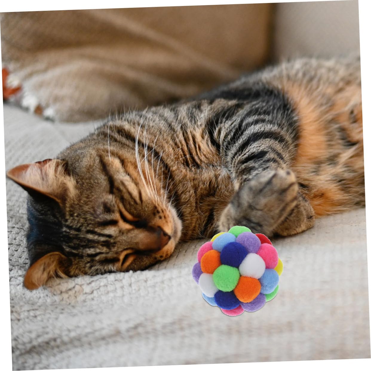 4pcs Balles Jouets pour Chats D'intérieur en Peluche avec Clochettes, Jouets Interactifs pour Chat, Fonction Grattage et Griffade, pour Jeu en Intérieur
