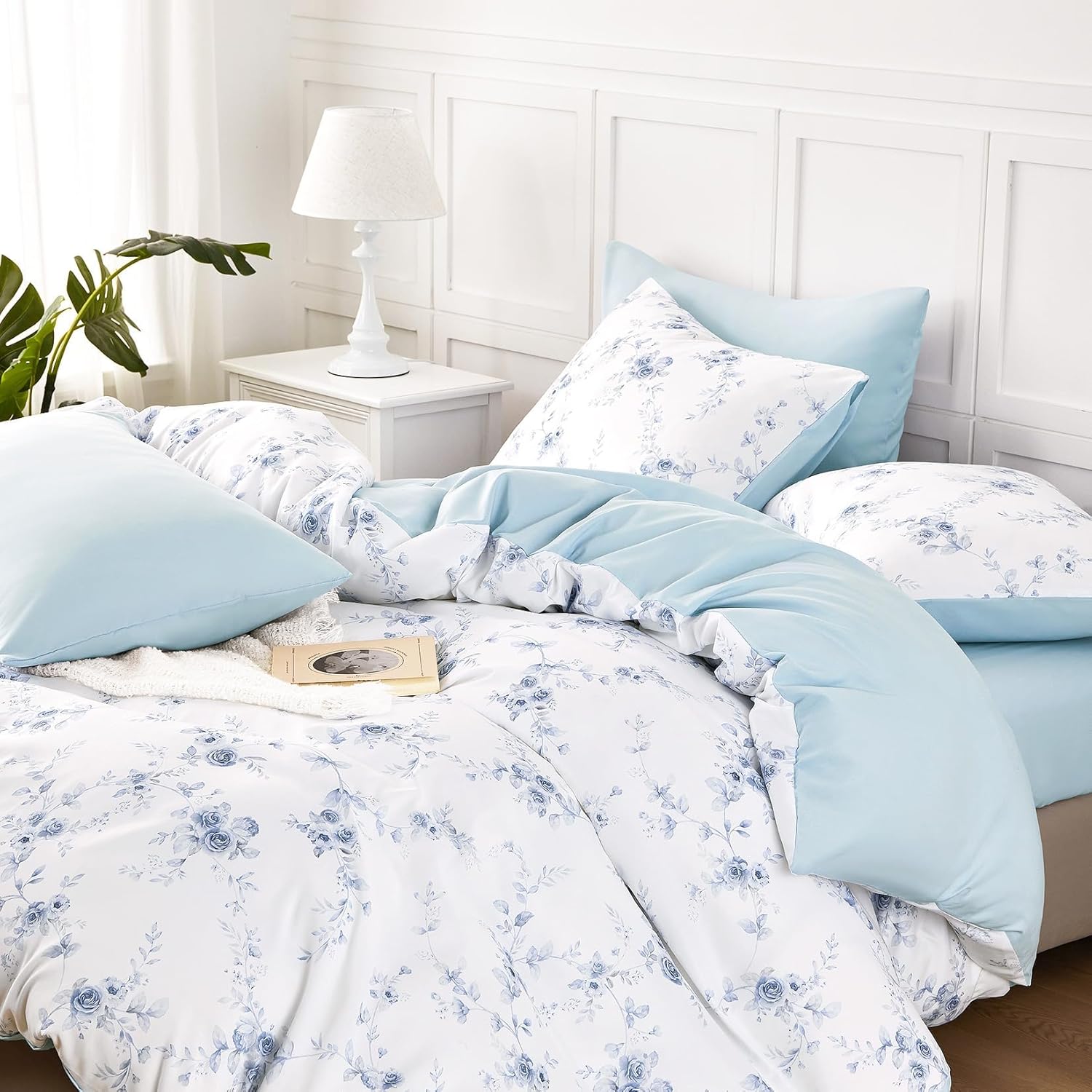 Wake In Cloud - Floral Comforter Set, Shabby Chic Coquette Cottagecore Farmhouse Style with Romantic Flower Pattern, Soft Lightweight Bedding, 3-Piece, Blue White, Queen Size