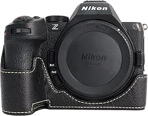 MUZIRI KINOKOO PU-leren Hoesje voor de Nikon Z50 II met DX 16-50mm f/3.56.3 lens - Beschermhoes Z50 II met afneembare schouderriem en opbergvak - Khaki