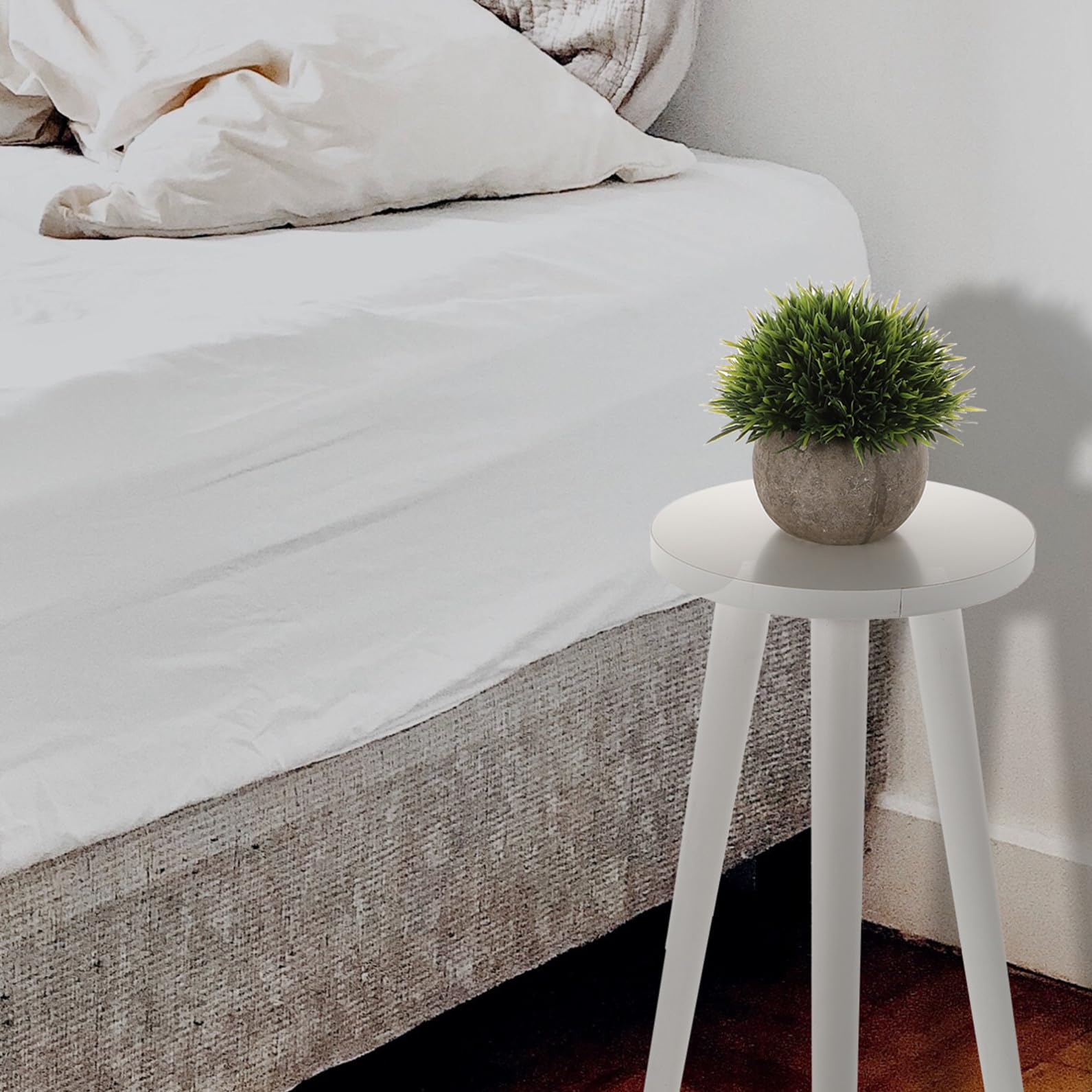 Kisangel Weißes Blumentopfregal aus Synthetischem Material mit 3 Stabilen Stützpunkten Pflanztisch zum Schutz der Zimmerpflanzen im Wohnzimmer und Eingangsbereich