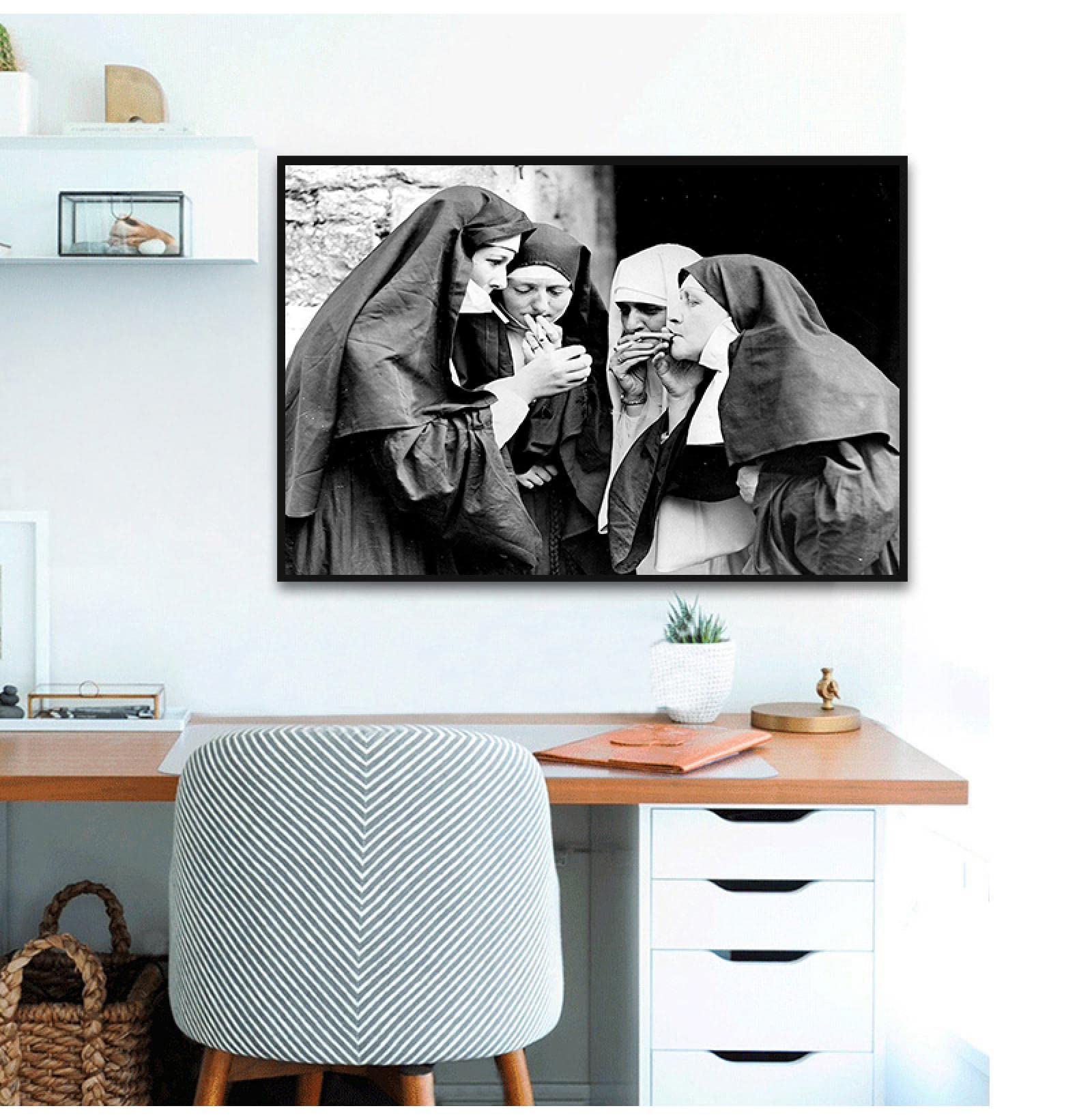 ヴィンテージ修道女喫煙フィルム写真額装 Amazon.co.jp: 修道女プリントヴィンテージ写真白黒ポスター