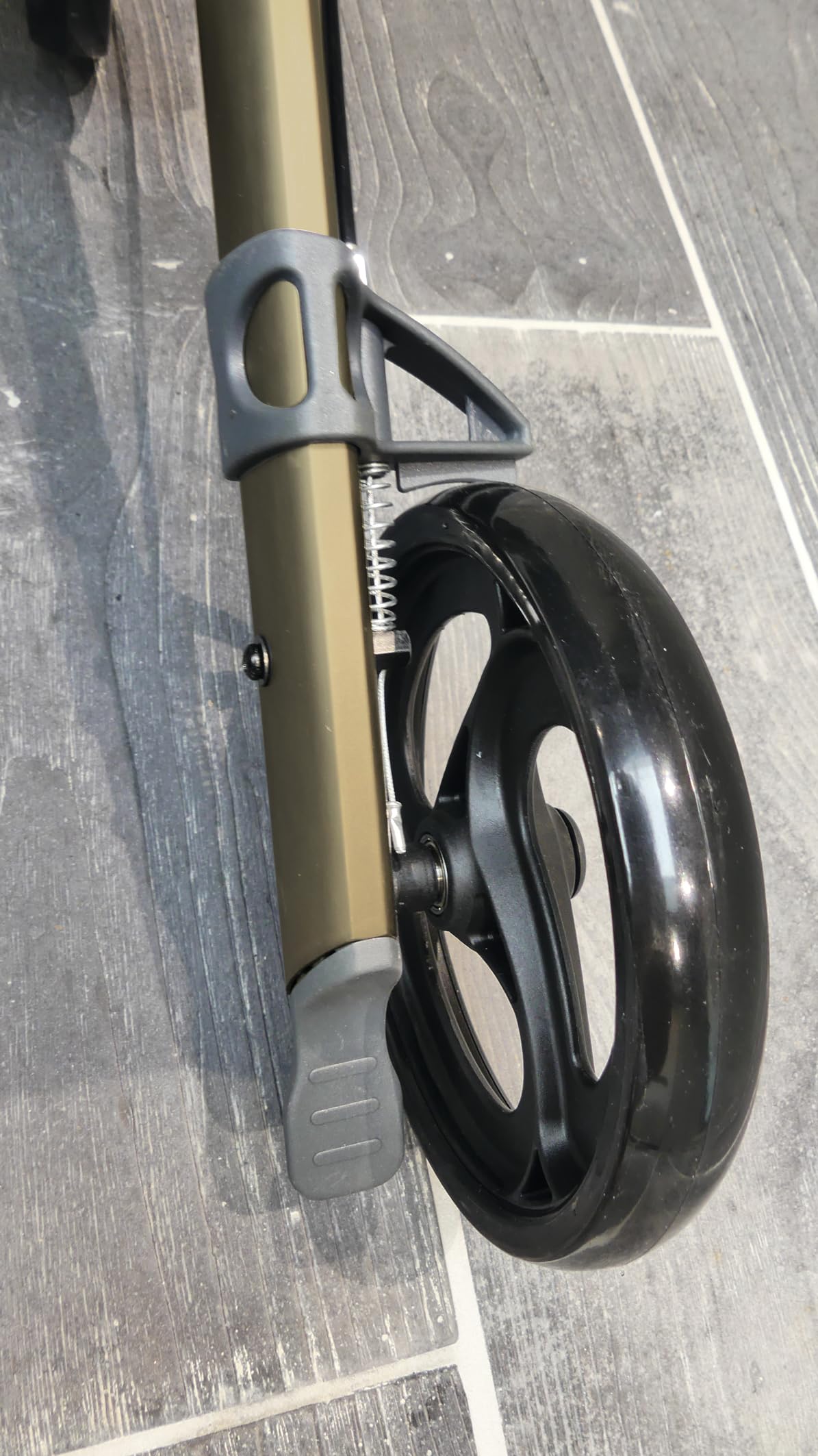 Identidades, Rollator Neo Fold Evolution, Respaldo Cómodo, Bolsa Incluida, Frenos Eficientes, Maniobable y Estable, Ruedas Anchas, Plegable con Válvula de Seguridad, Ligero, Transportable Color