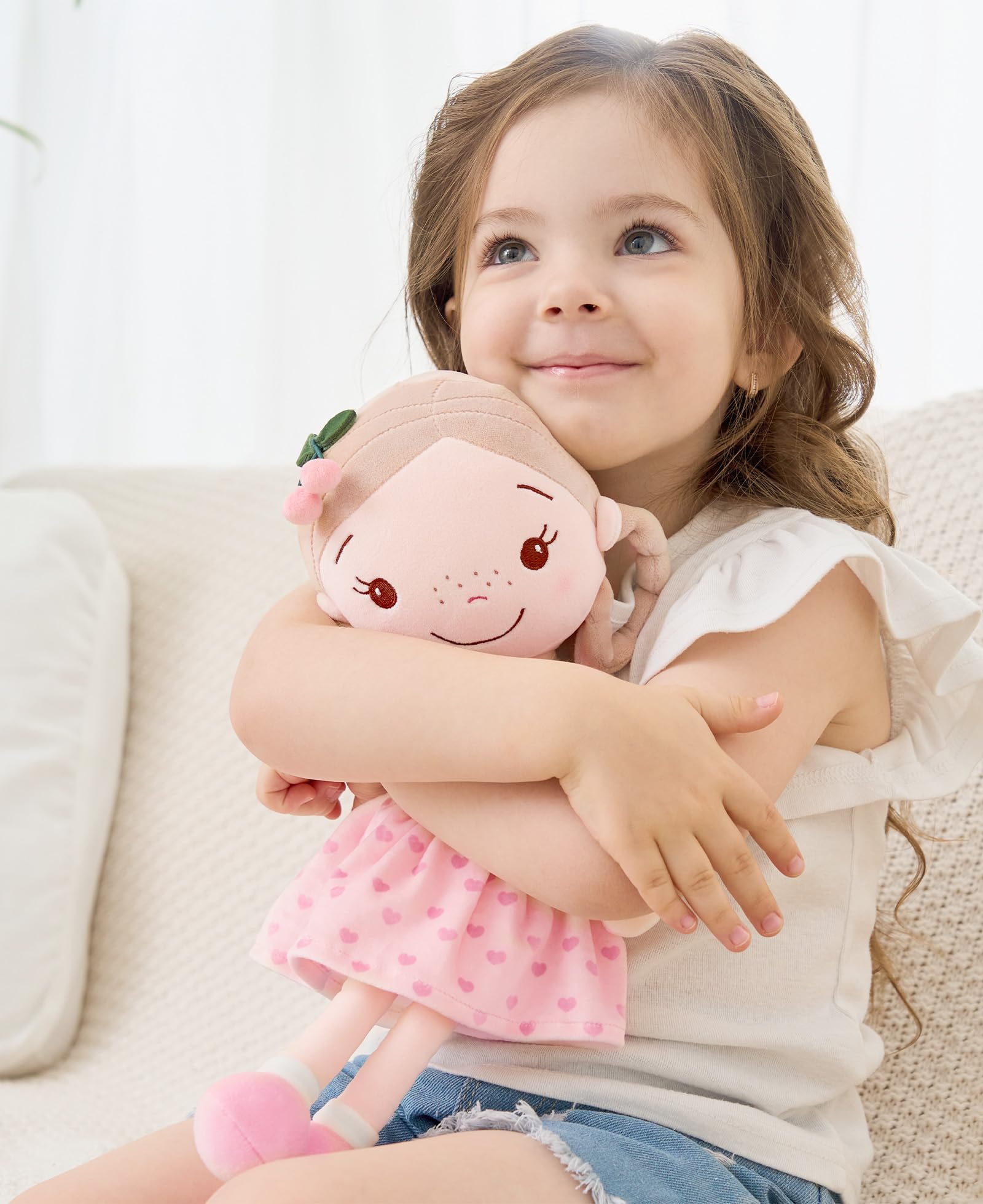 GAGAKU Bambola di stoffa morbida 40 cm Bambole angelo custode, regalo per battesimo per bambine, peluche portafortuna per bambini dai 3 ai 5 anni - Ragazza Ciliegia