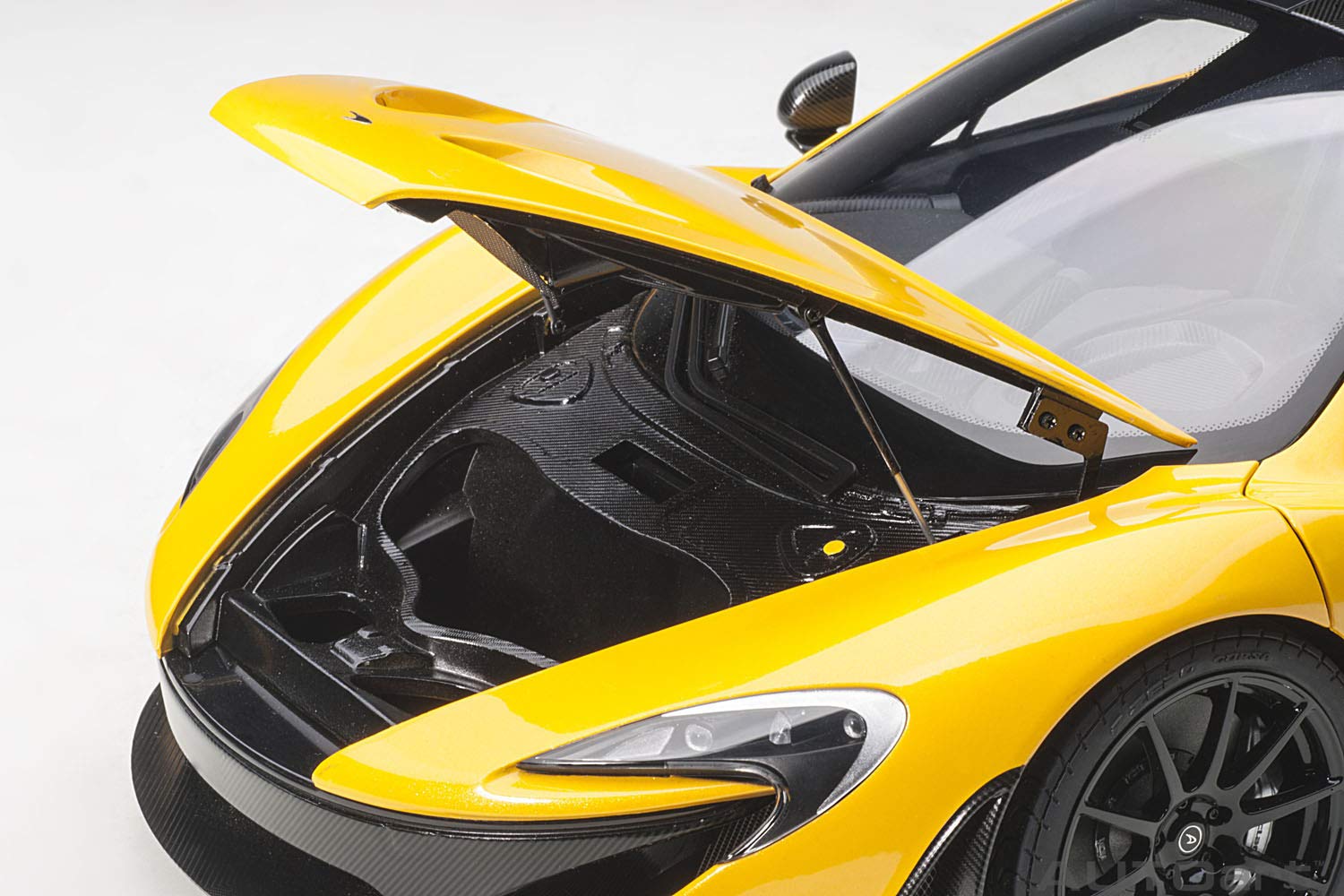 セール品　AUTOart 1/12 McLaren P1 volcano yellow　マクラーレン