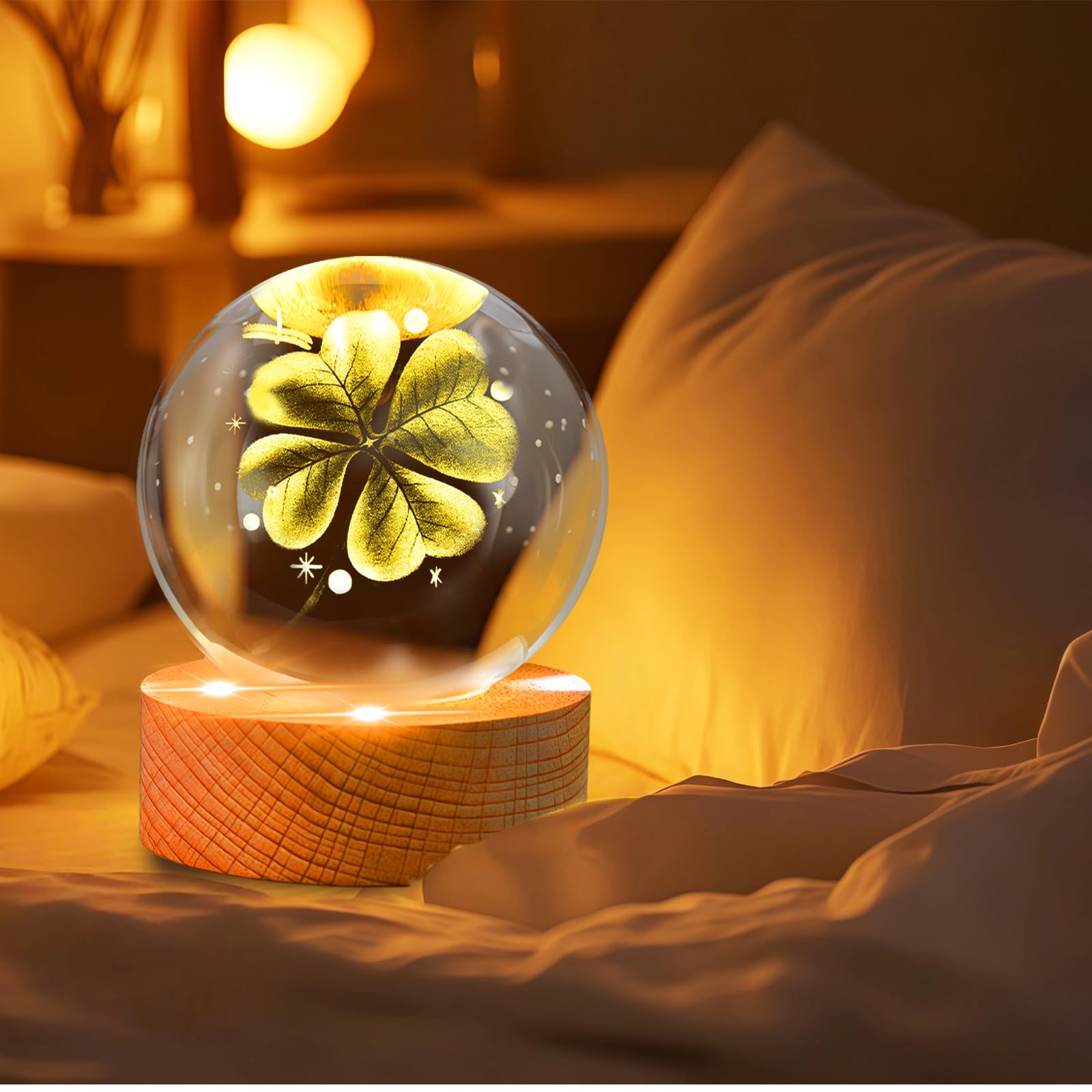 Glücksbringer Kristallkugel Mit Vierblättrigem Kleeblatt – LED-Nachtlicht Mit USB-Ladung & Holzsockel (60mm)