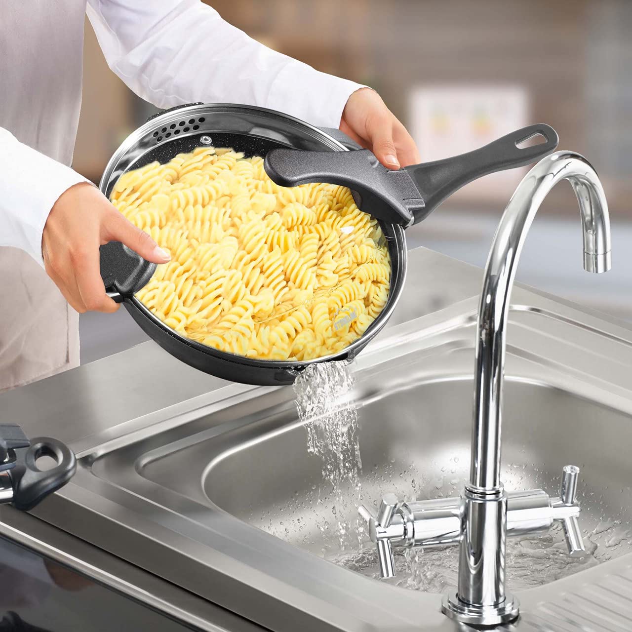 STONELINE Future Wok 32 cm, mit Sieb-Glasdeckel, mit austauschbaren Griffen, induktionsgeeignet, Aluguss, beschichtet mit echten Steinpartikeln, Grau, Wokpfanne mit Deckel