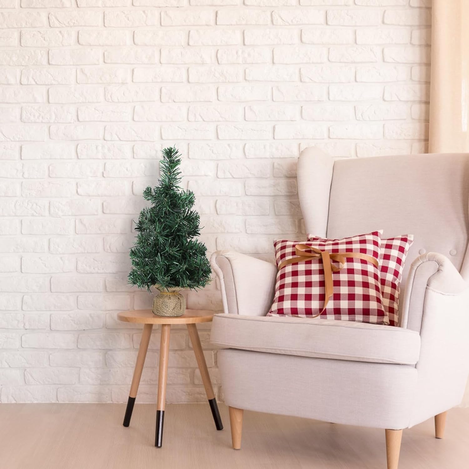 Lot de 2 Petits sapins Noël artificiels avec Base en Toile Jute for décoration Table Petits espaces(30CM)