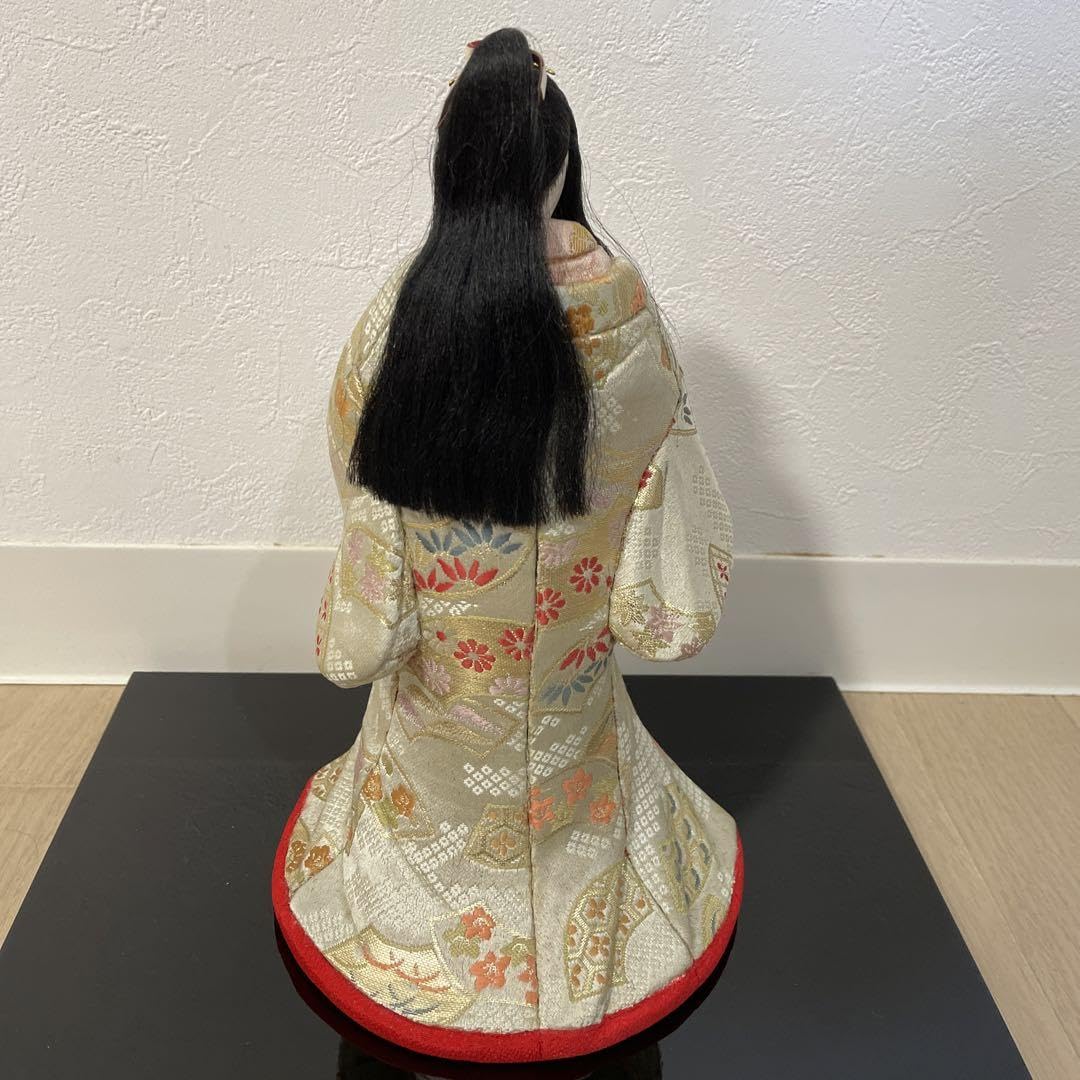 見返り美人　木目込人形 Amazon.co.jp: 木目込人形 真多呂 台座付 日本人形 風流江戸美人
