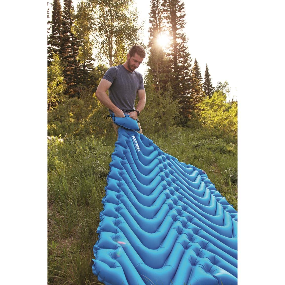 KLYMIT Matelas de Couchage Double V, 2 Personnes, Double Large (119,4 cm), léger et Confortable pour Le Camping, Les tentes pour Deux Personnes, Les Voyages et la randonnée