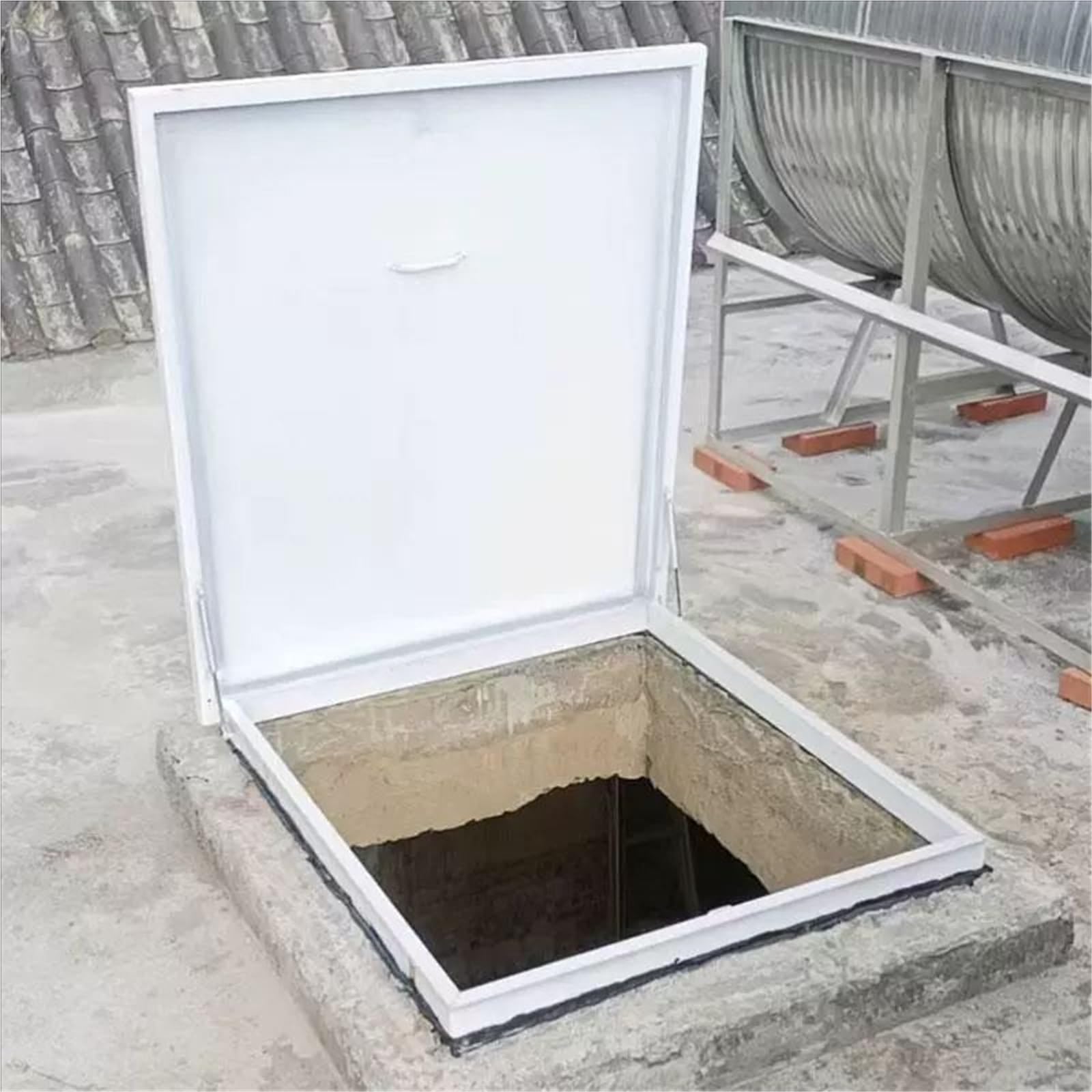Konfigurowalne drzwi wejściowe 86 x 86 cm – odporna na deszcz osłona na okno dachowe, ochrona przed kradzieżą, zaciemnienie właz konserwacyjny do domu i magazynu – trwałe i bezpieczne rozwiązanie