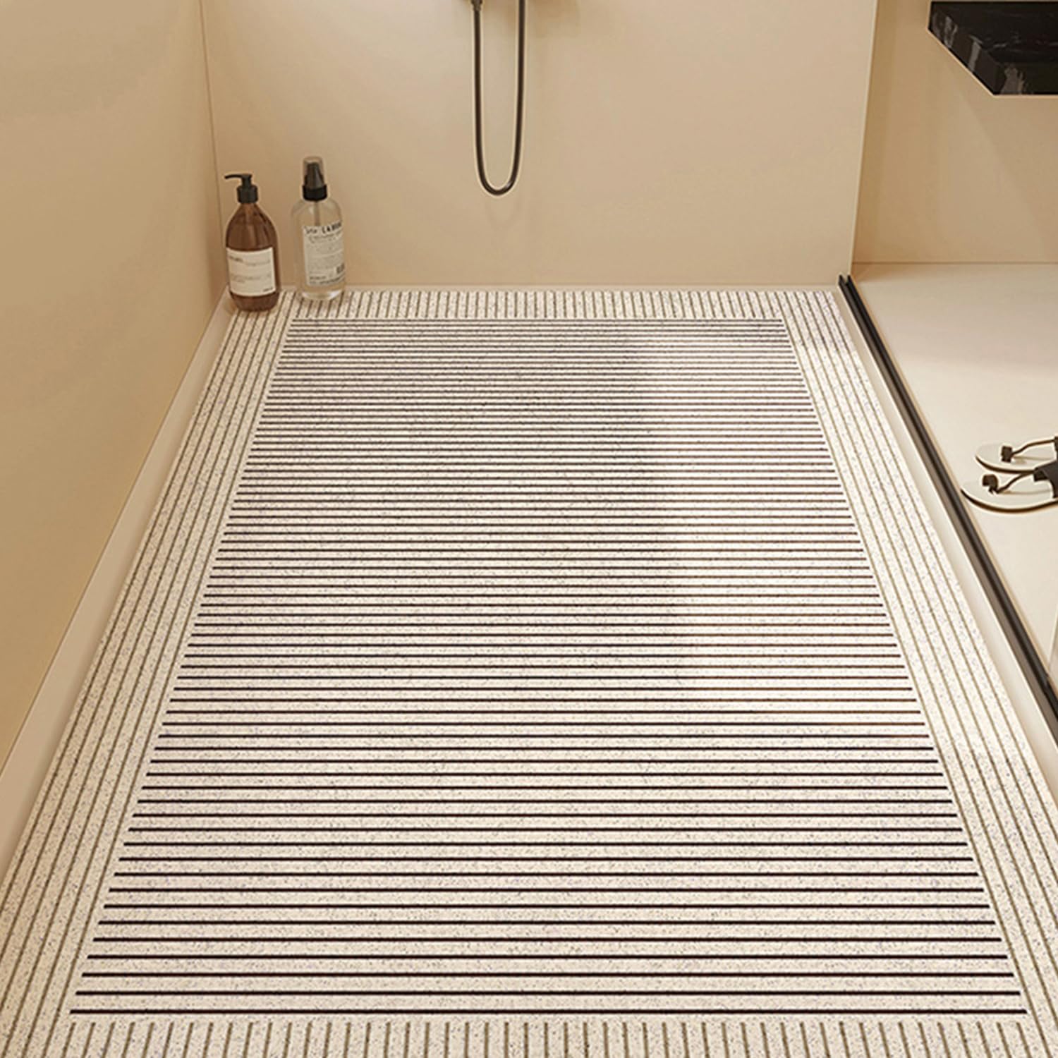 Surwin Bath Mat Non Slip, Modern Simple Soft Quick Dry Rubber Loofah Shower Bathroom Mats, Anti Slip for Bathtub Inside Shower Bathroom Bath Tub Floor (Lines,60x90cm)