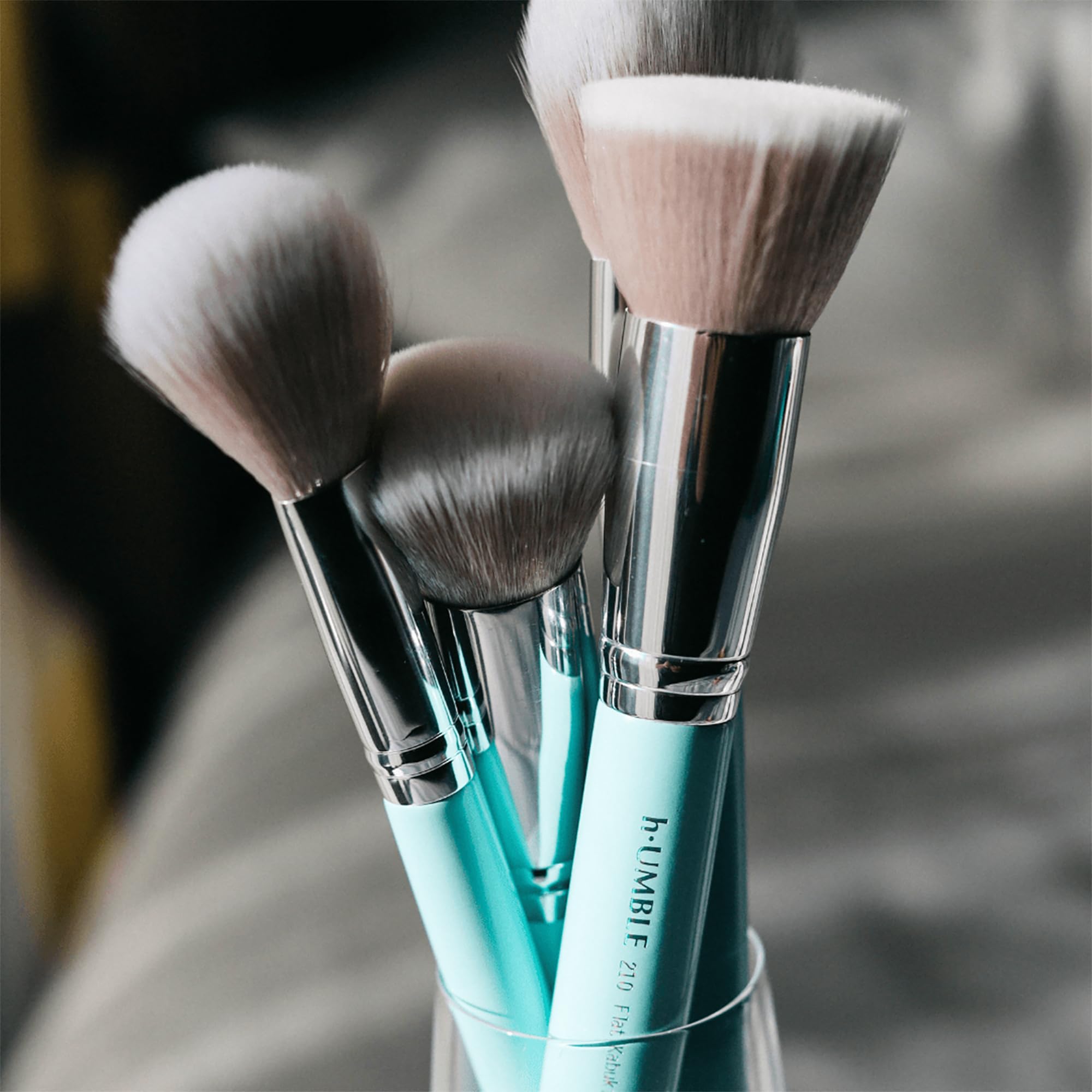 210 Flat Kabuki Brush - Makeup Brushes for Seamless Finish - Ideal for Cream and Liquid Makeup Products - Vegan, Cruelty-Free - 1 pc 2